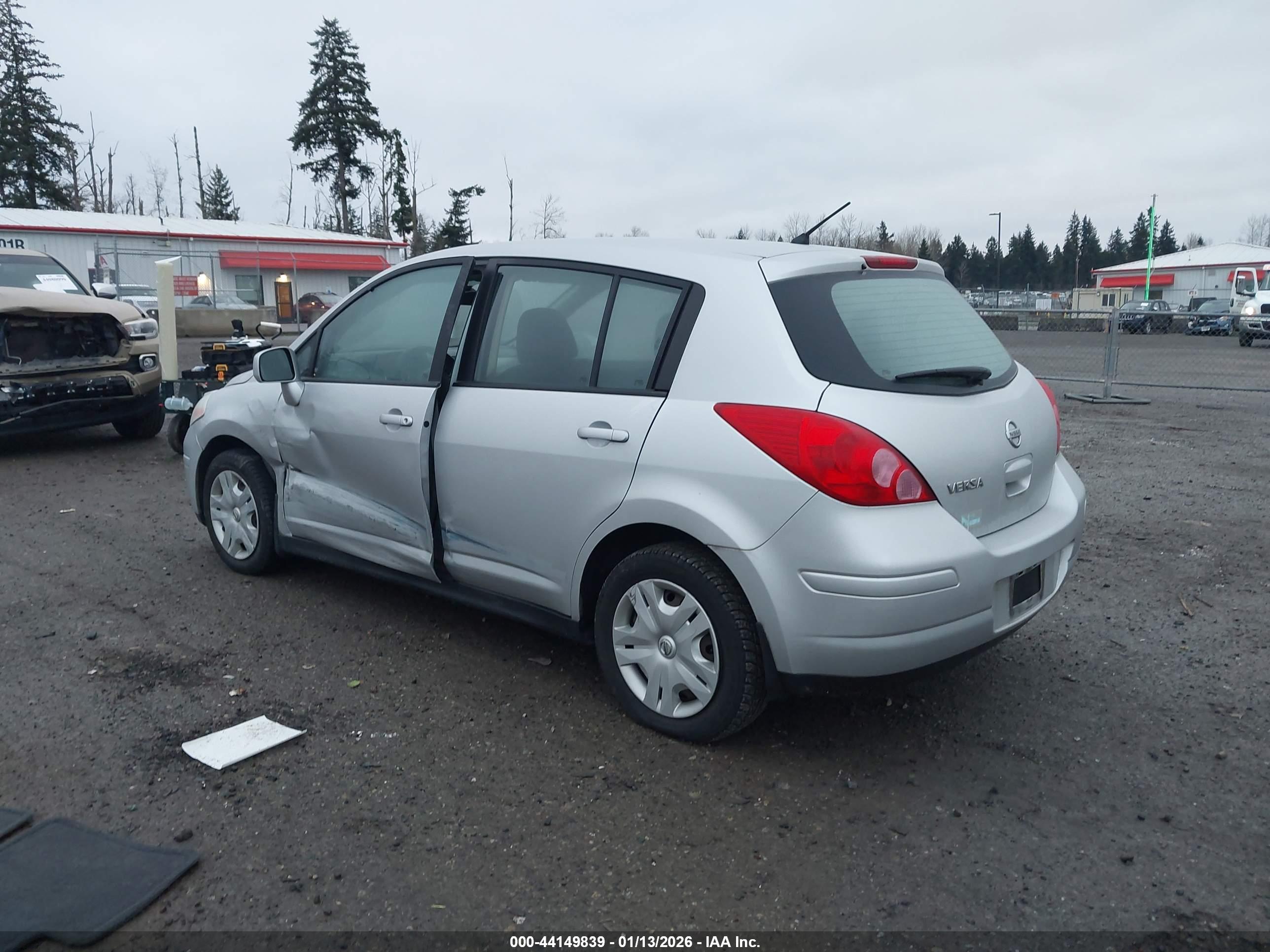 NISSAN VERSA image 3
