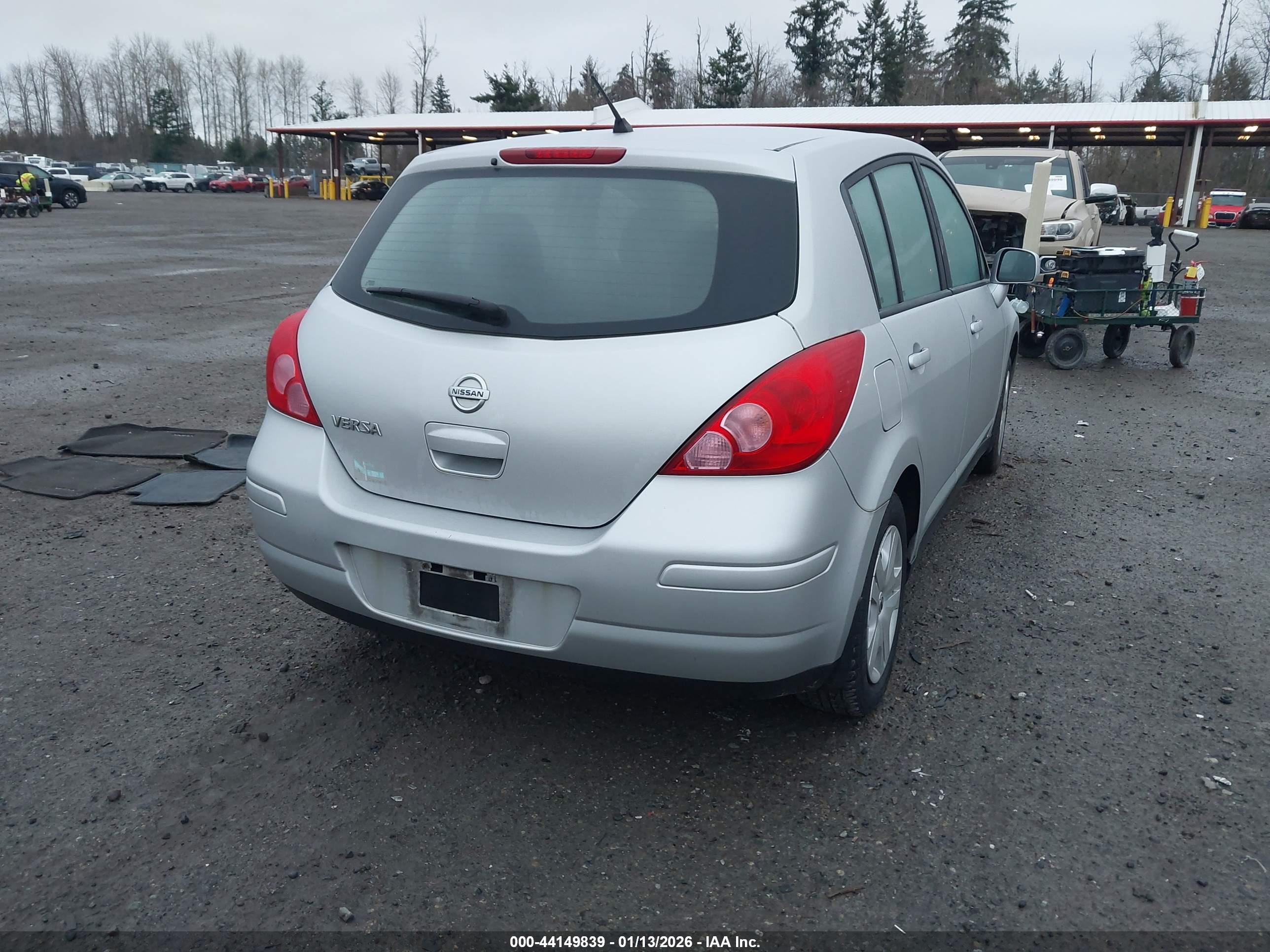 NISSAN VERSA image 4