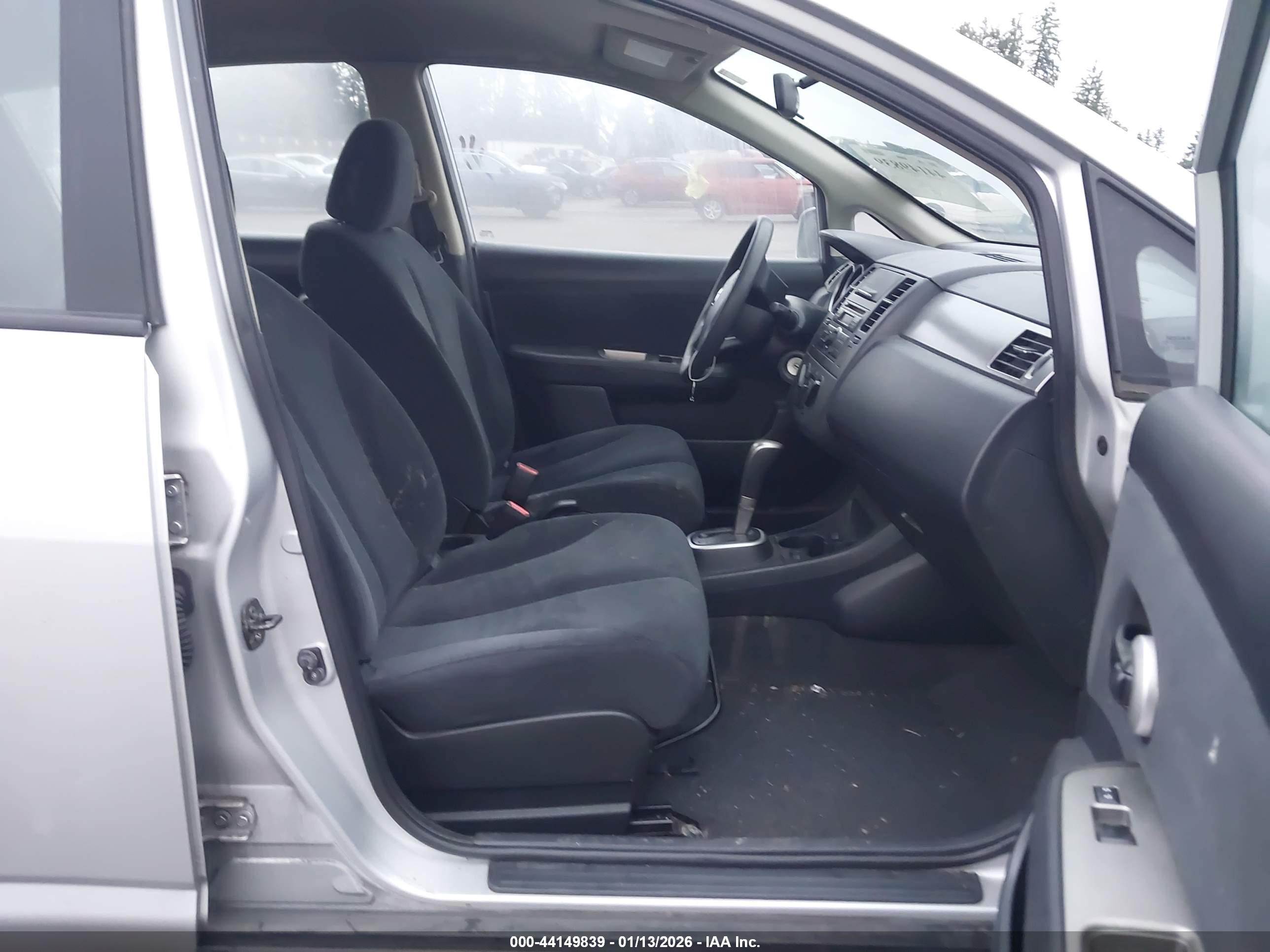 NISSAN VERSA image 5