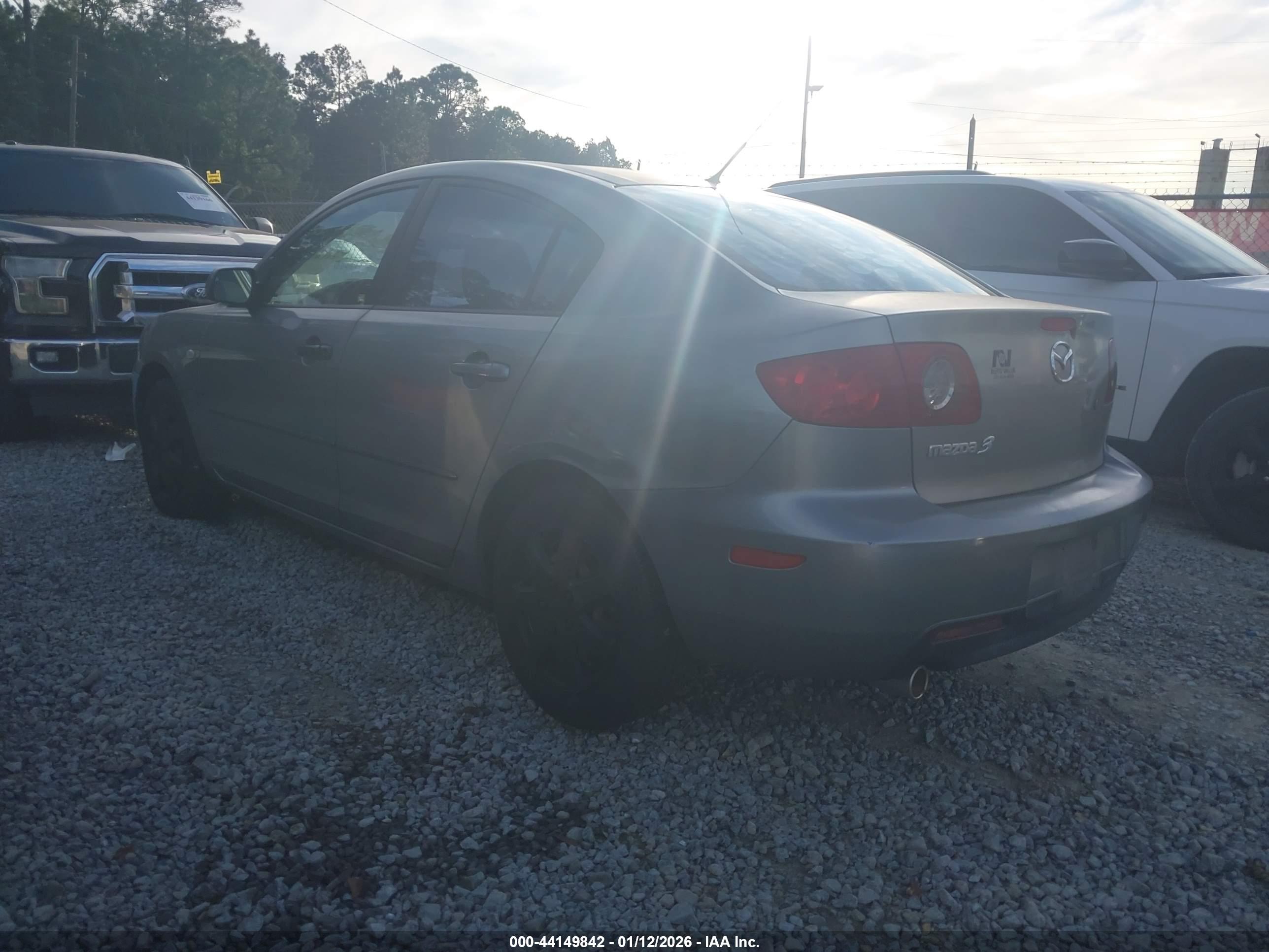 MAZDA MAZDA3 image 3