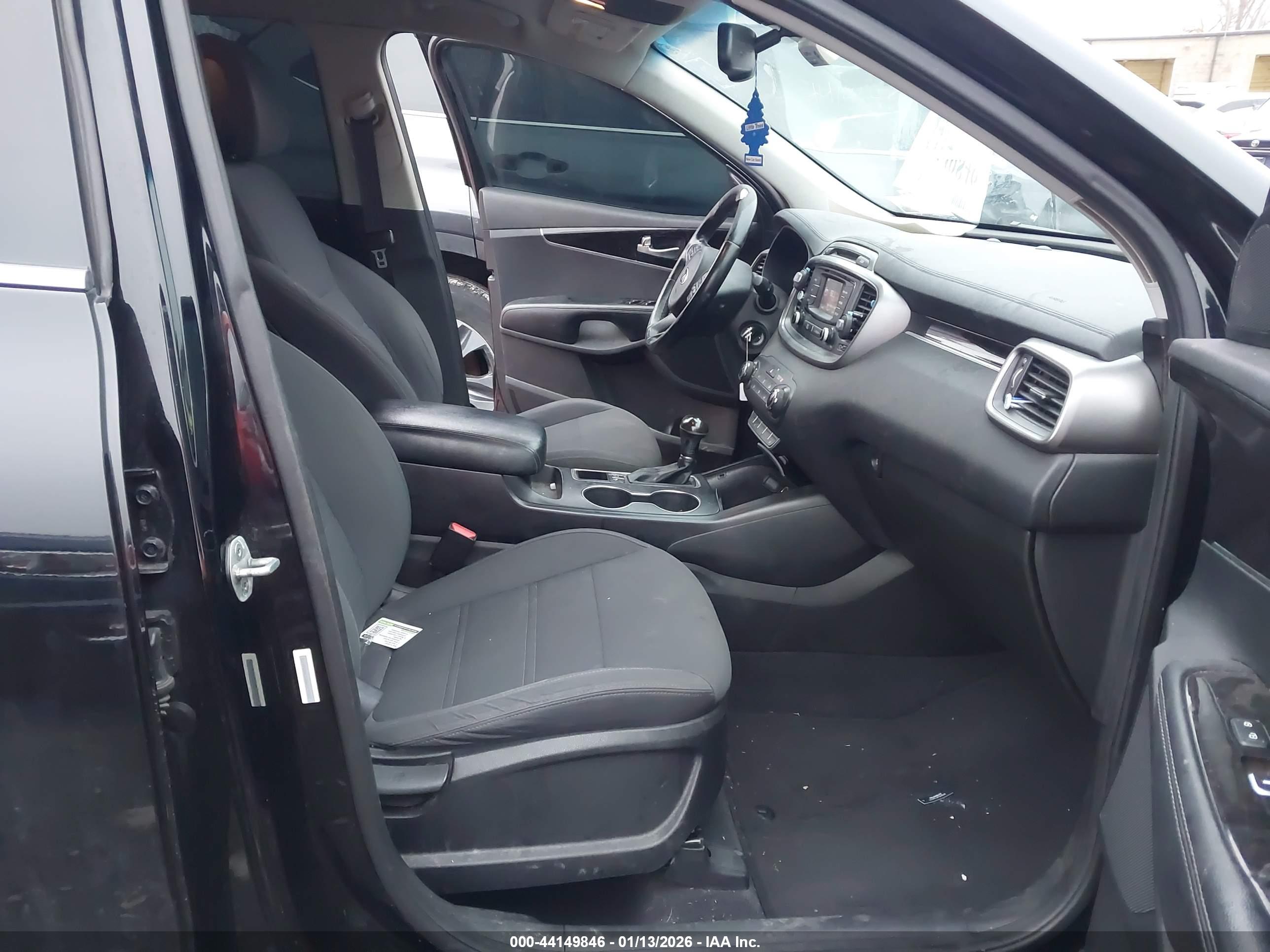 KIA SORENTO image 5