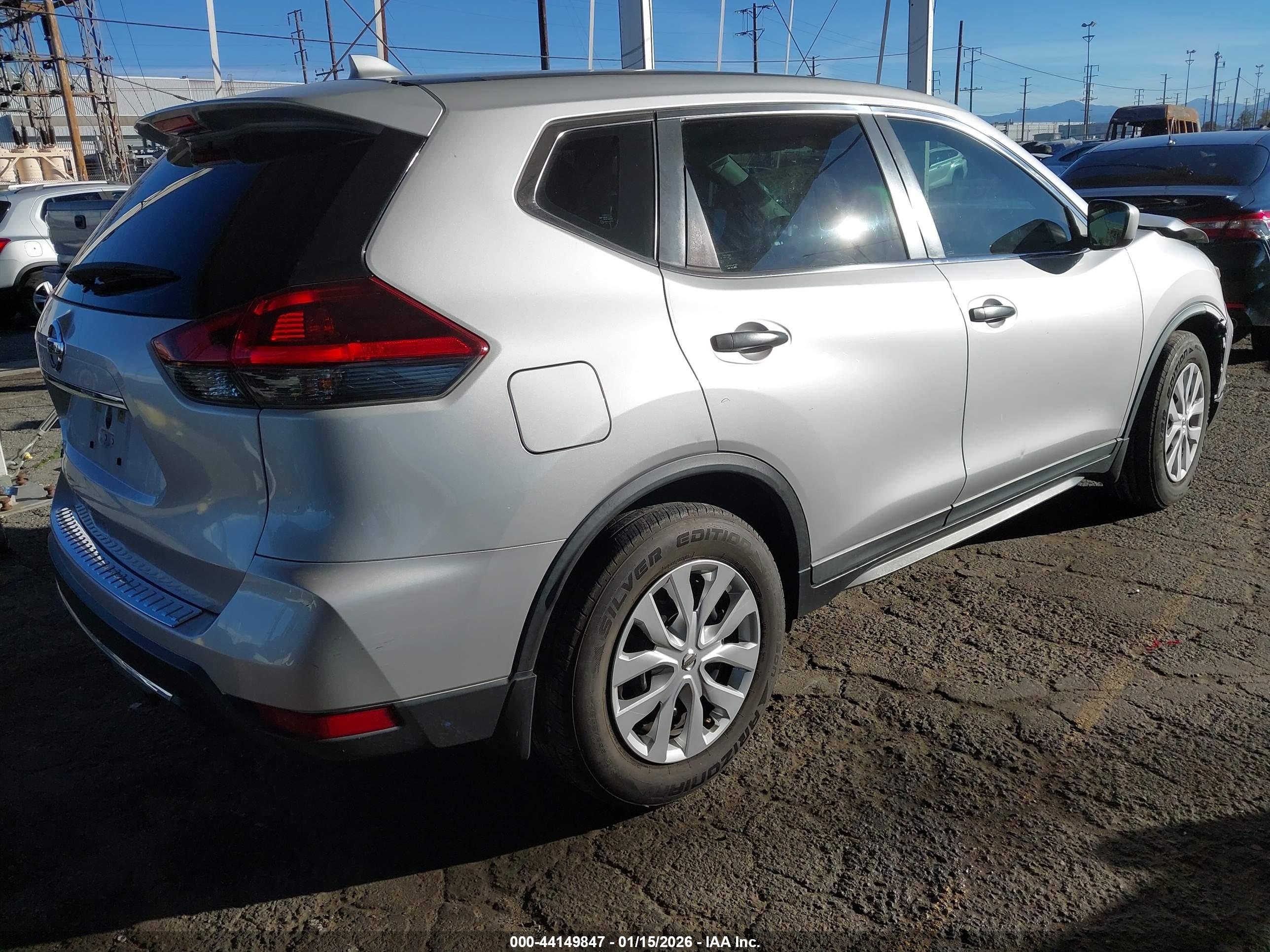 NISSAN ROGUE image 4