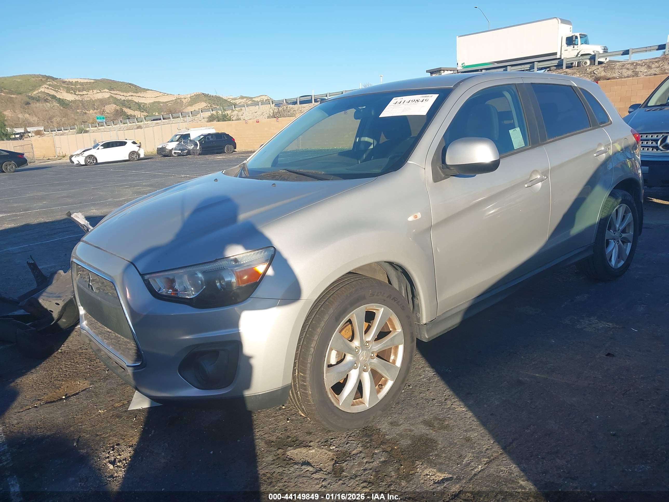 MITSUBISHI OUTLANDER image 2