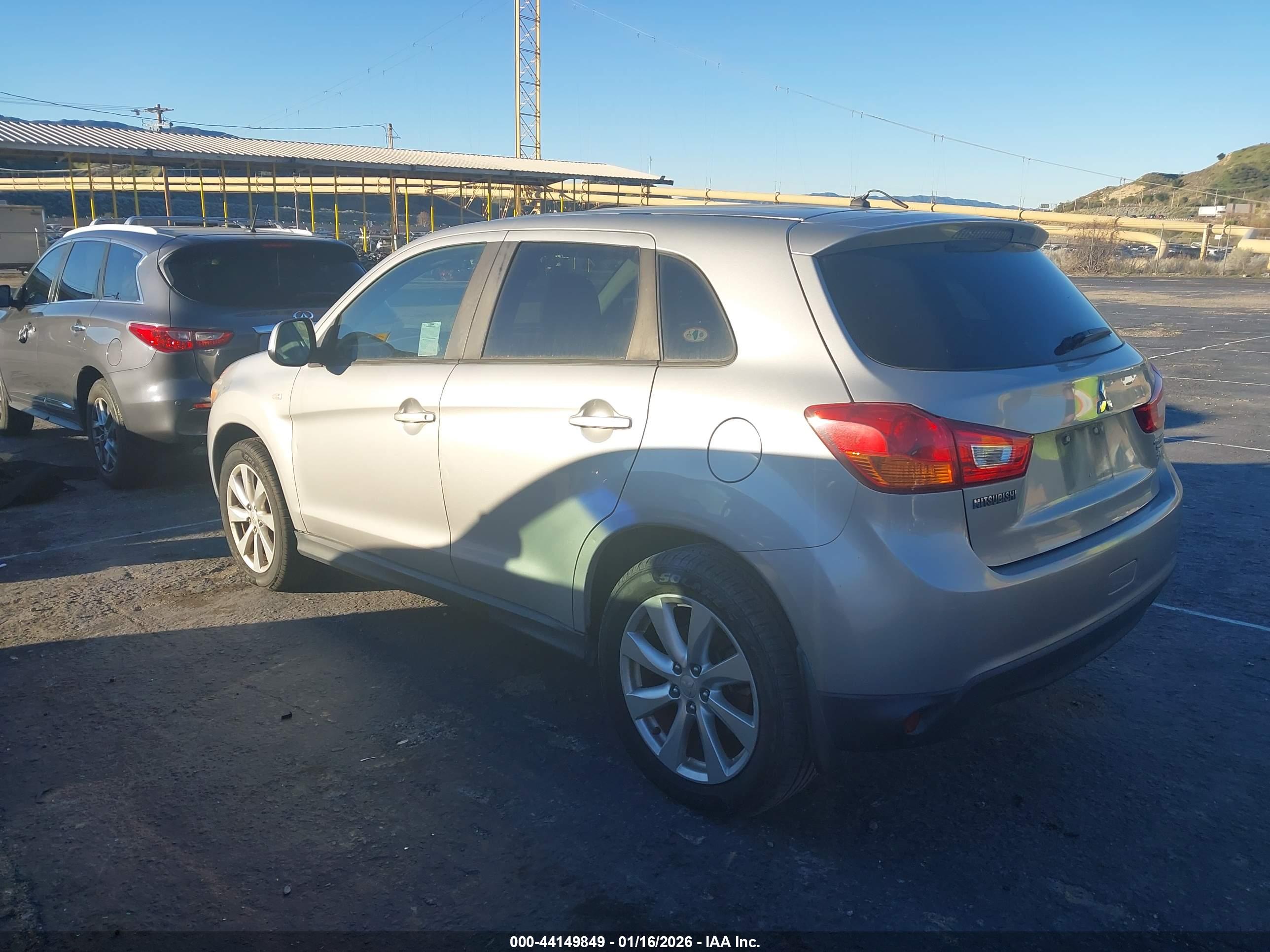 MITSUBISHI OUTLANDER image 3