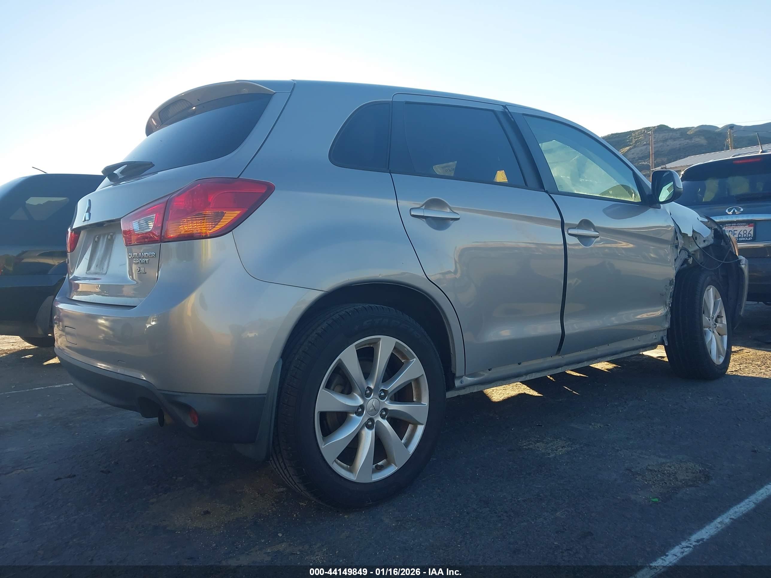 MITSUBISHI OUTLANDER image 4