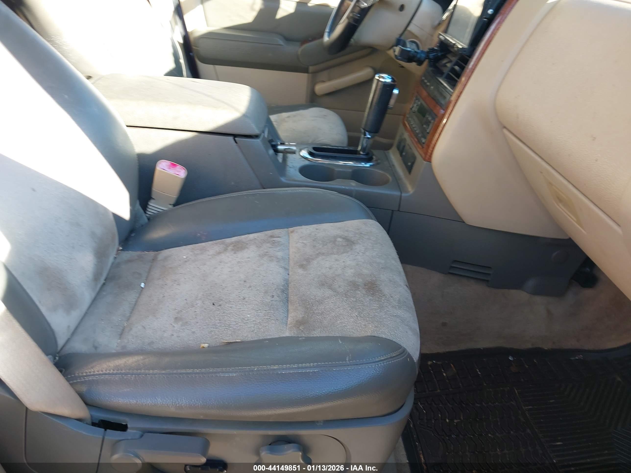 FORD EXPLORER image 5