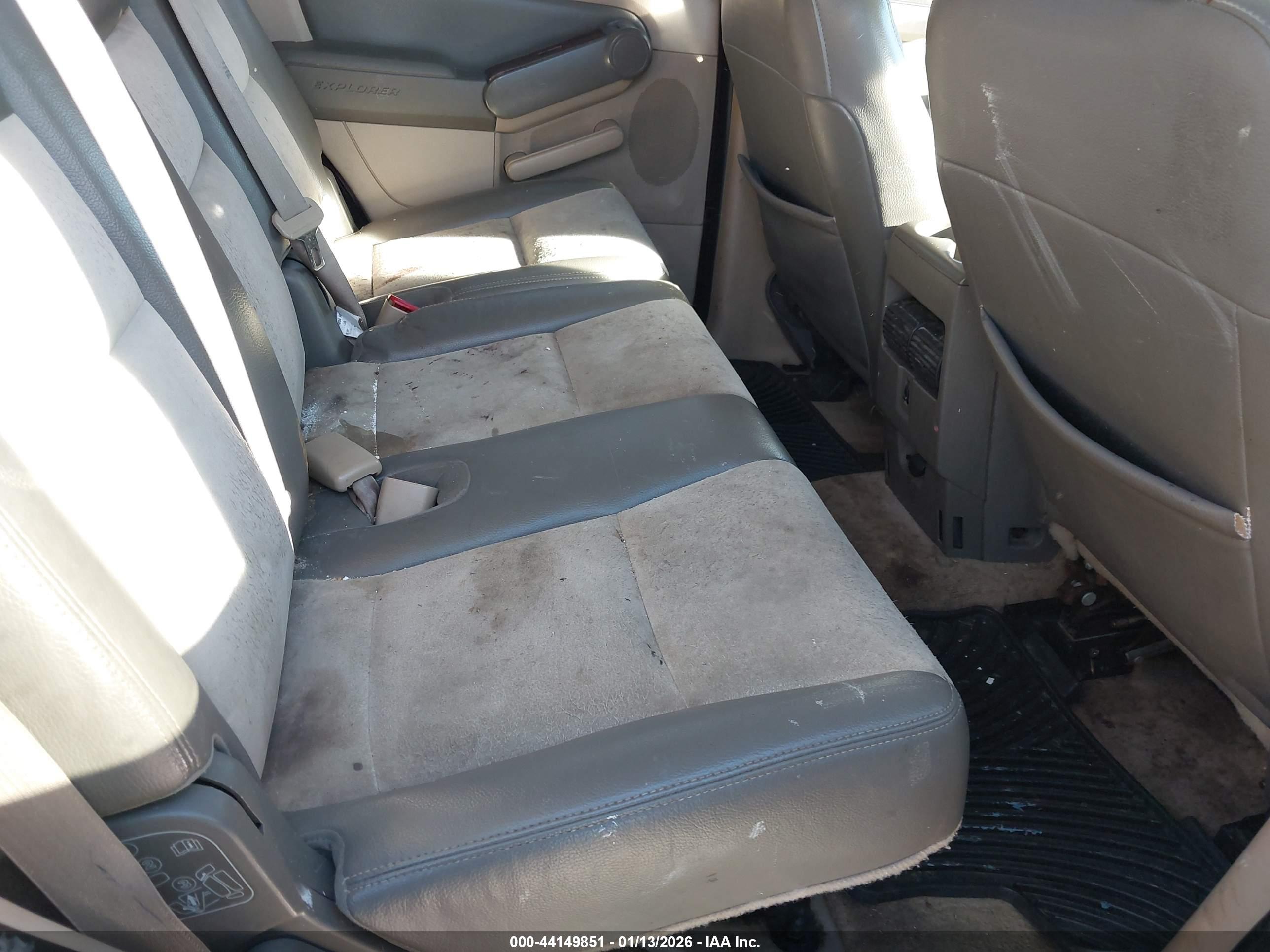 FORD EXPLORER image 8