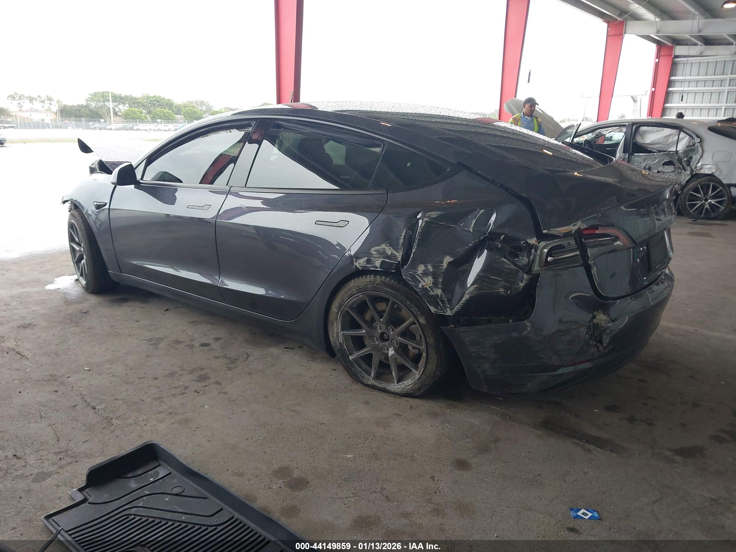 TESLA MODEL image 3