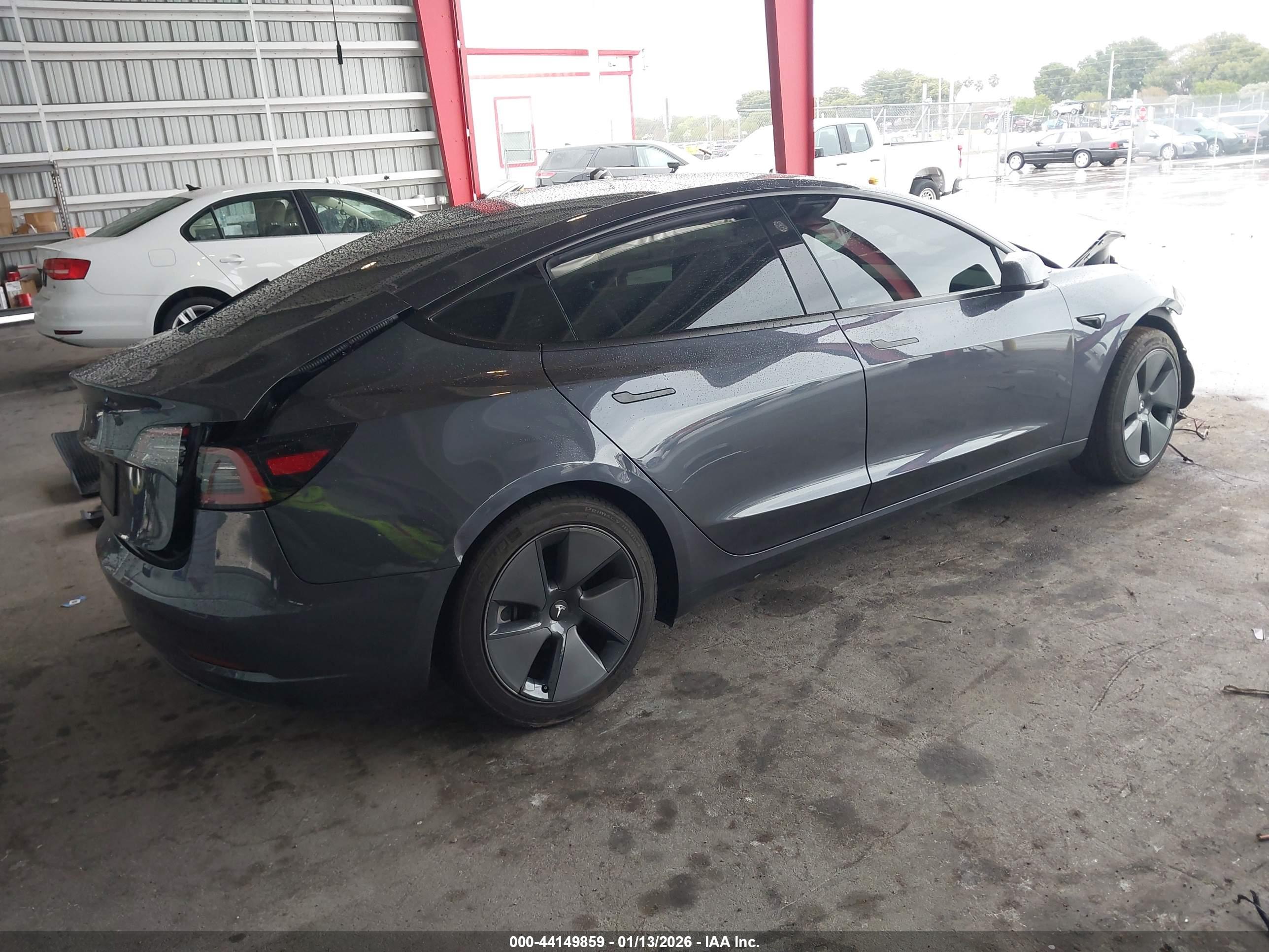 TESLA MODEL image 4