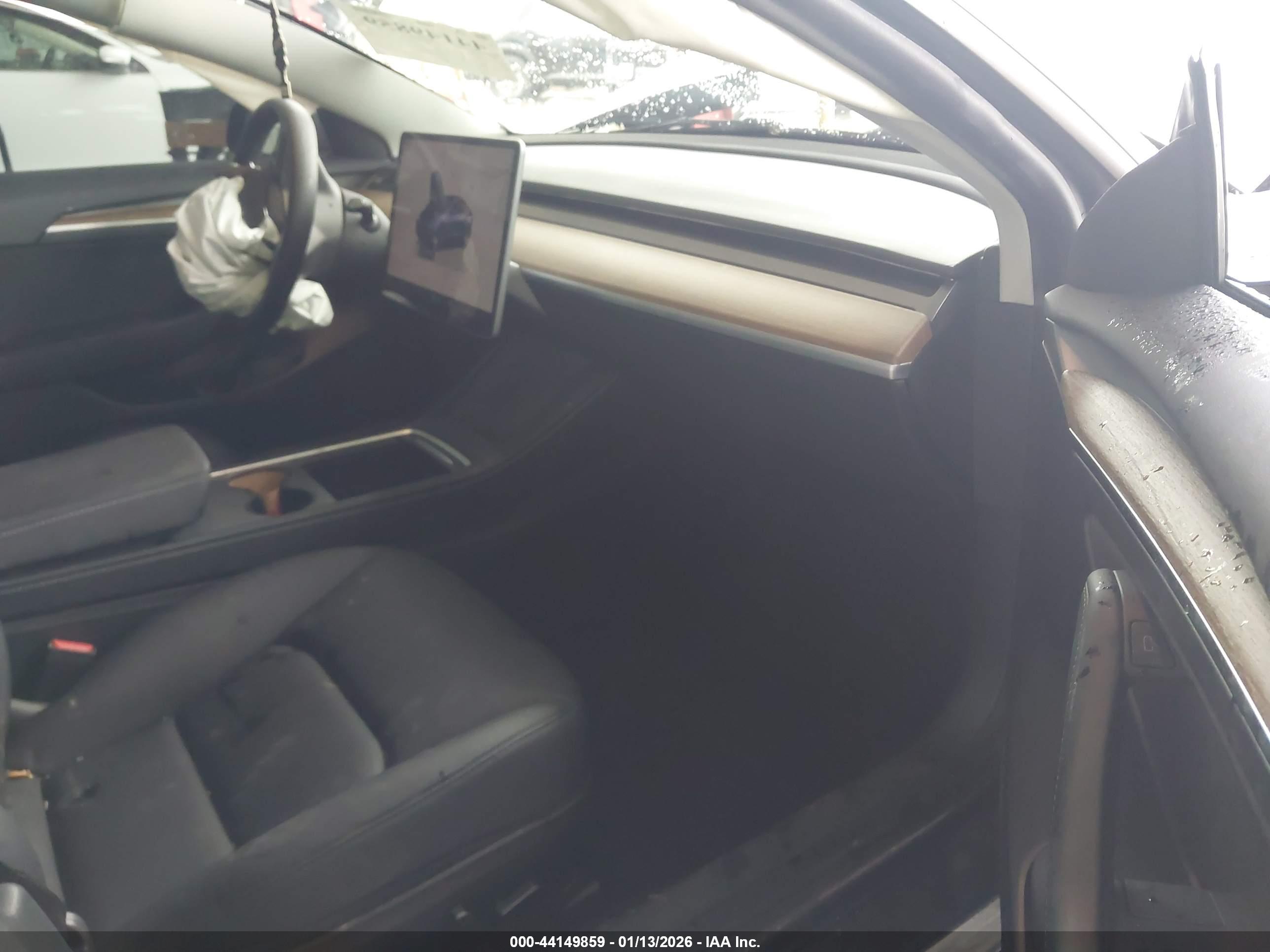 TESLA MODEL image 5