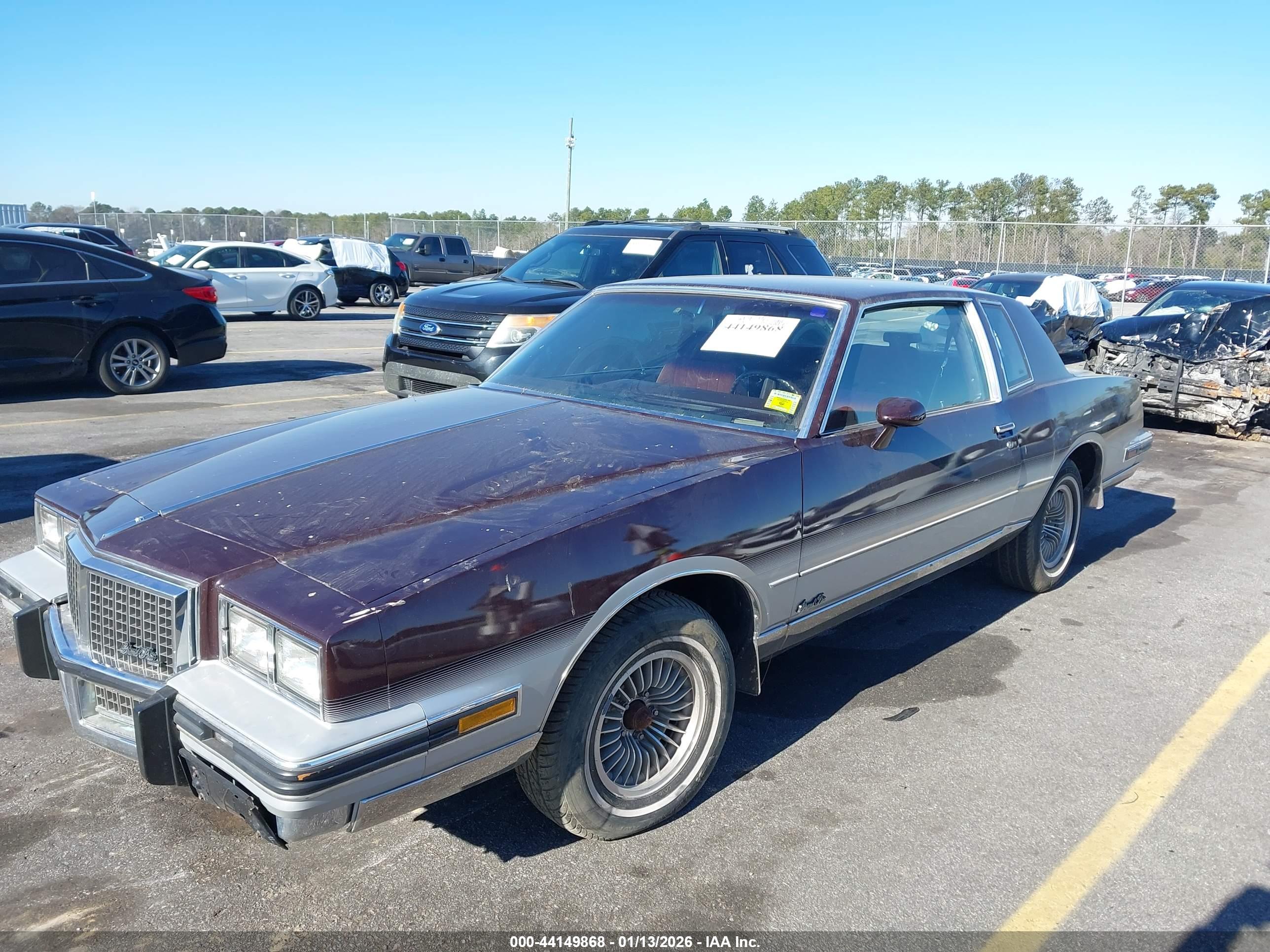 PONTIAC GRAND image 2