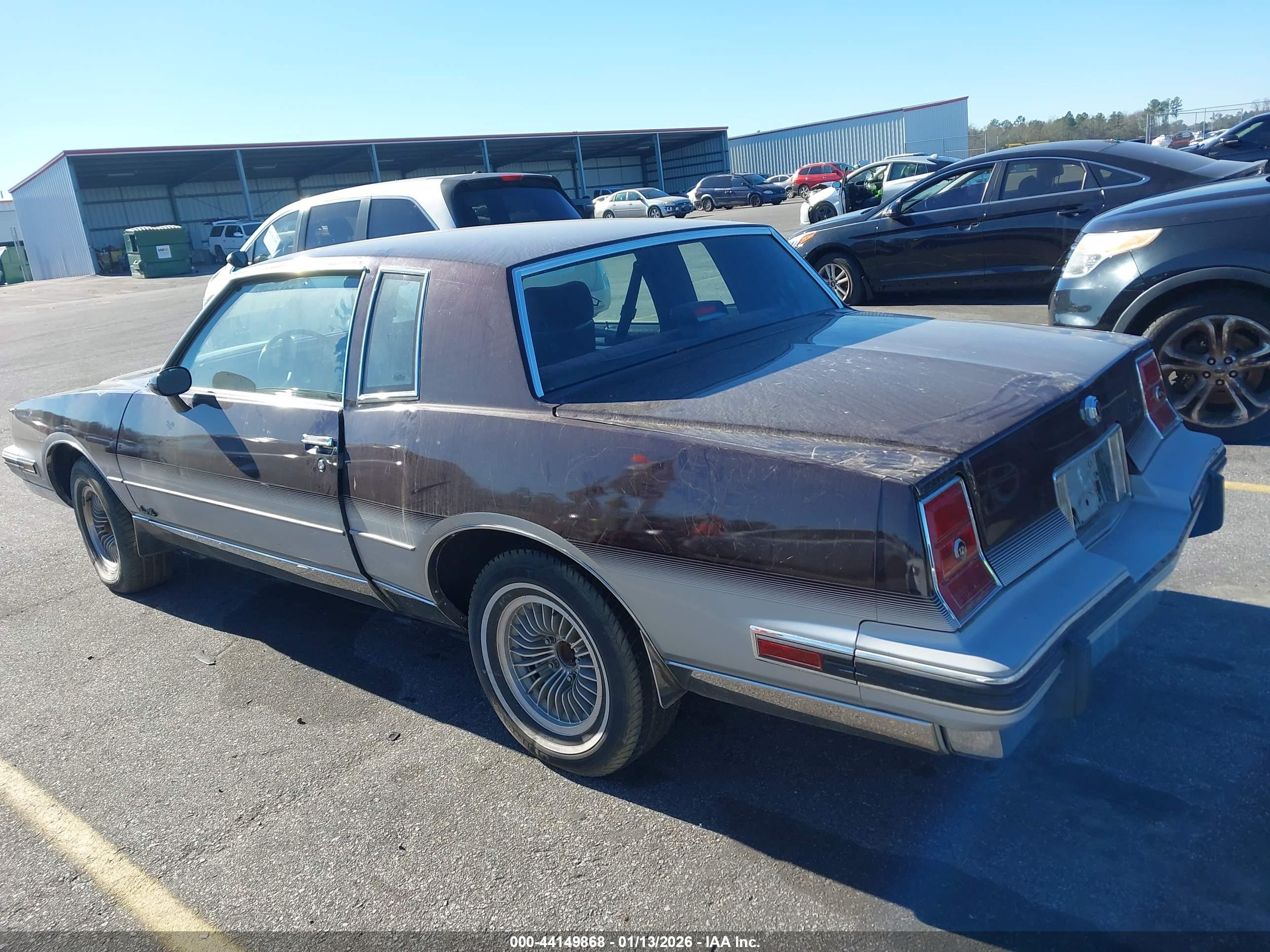PONTIAC GRAND image 3