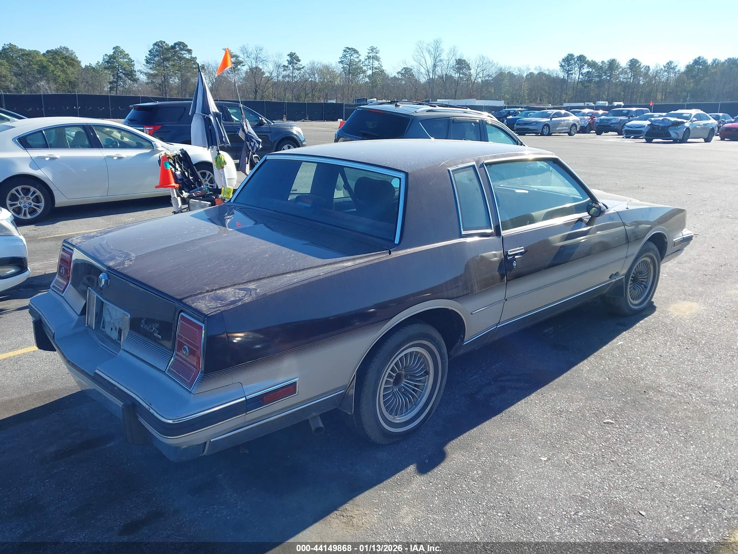 PONTIAC GRAND image 4