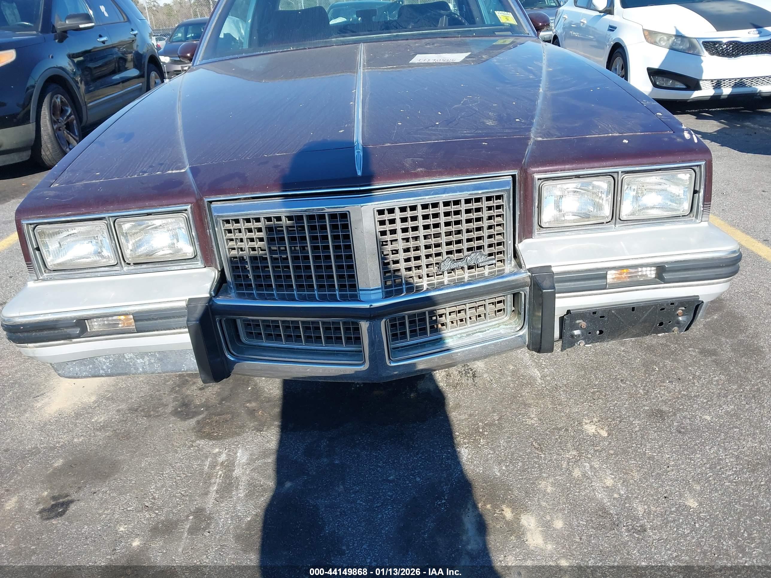 PONTIAC GRAND image 6
