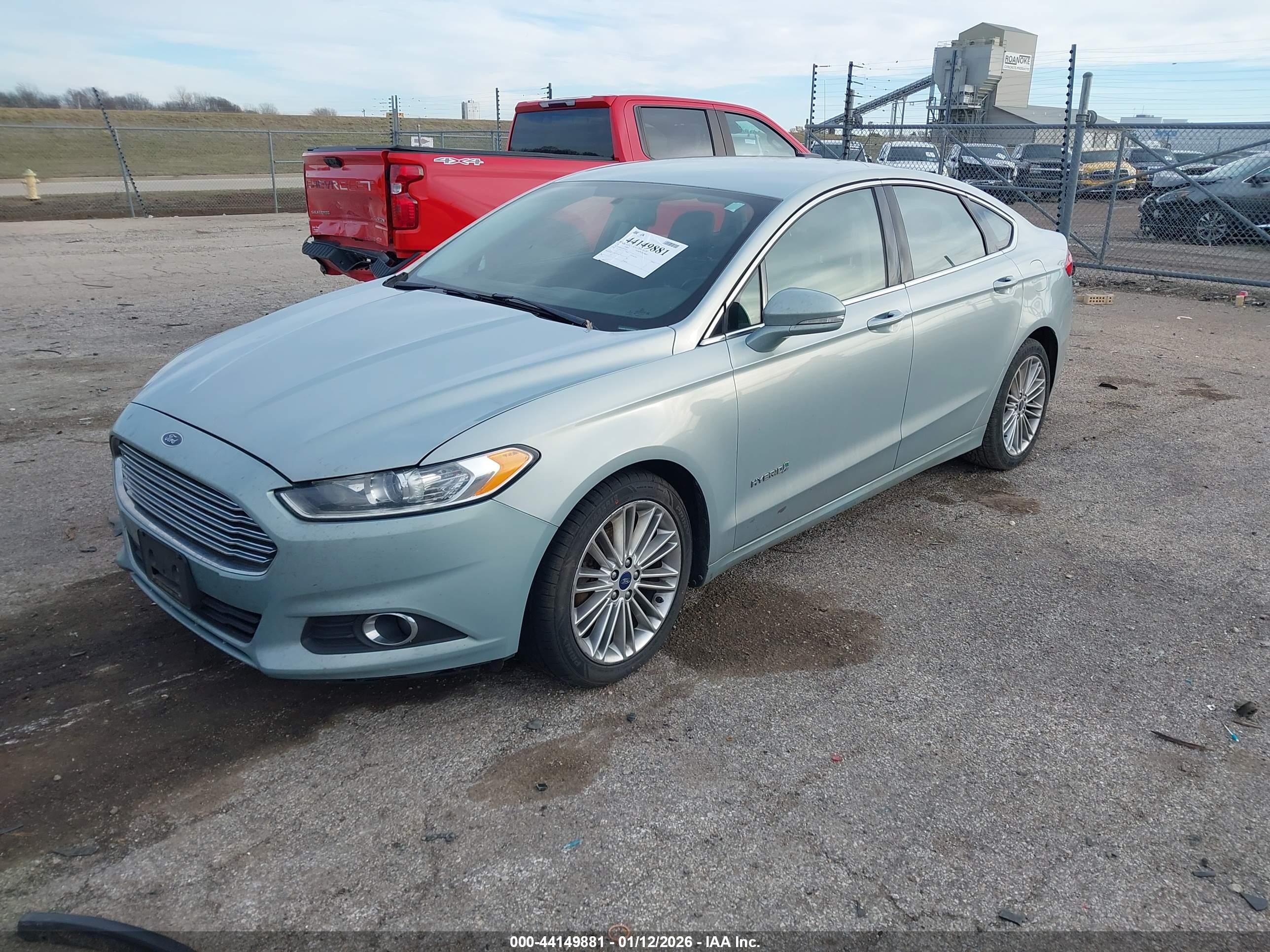 FORD FUSION image 2