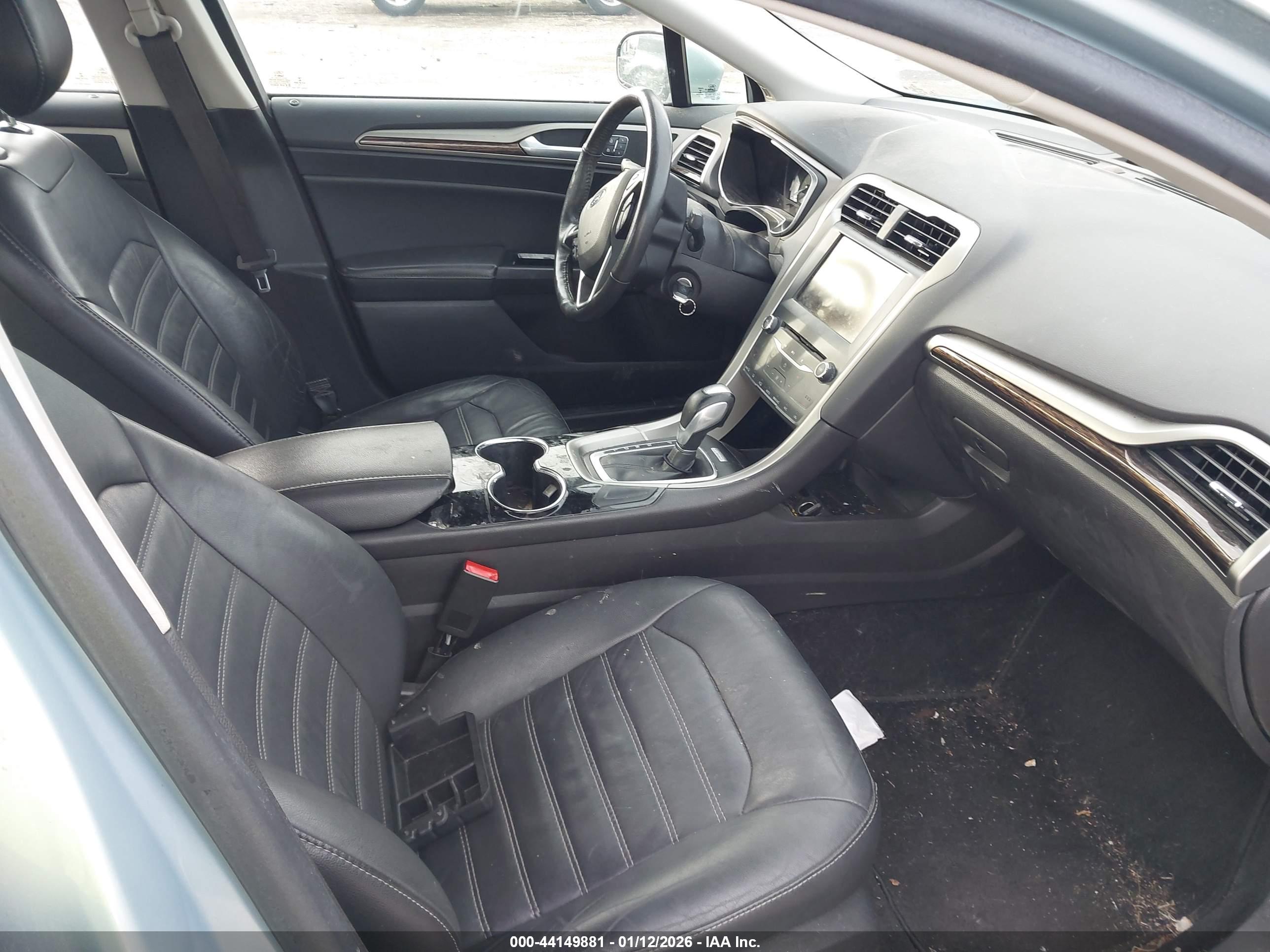 FORD FUSION image 5