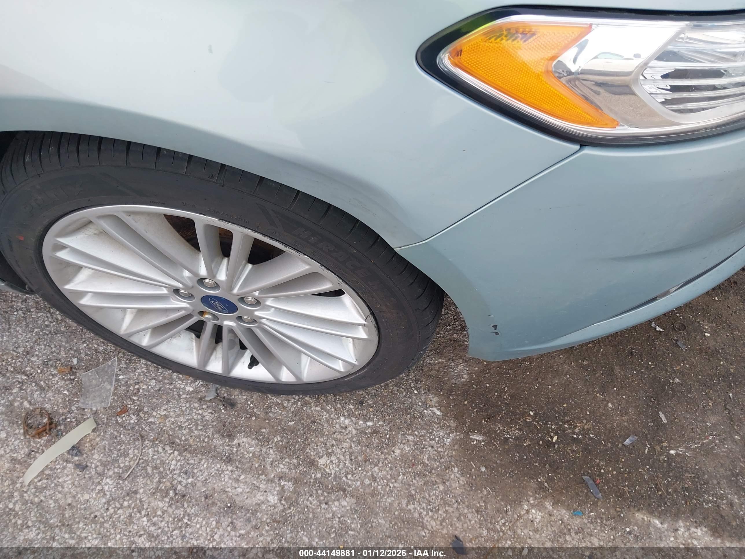 FORD FUSION image 6