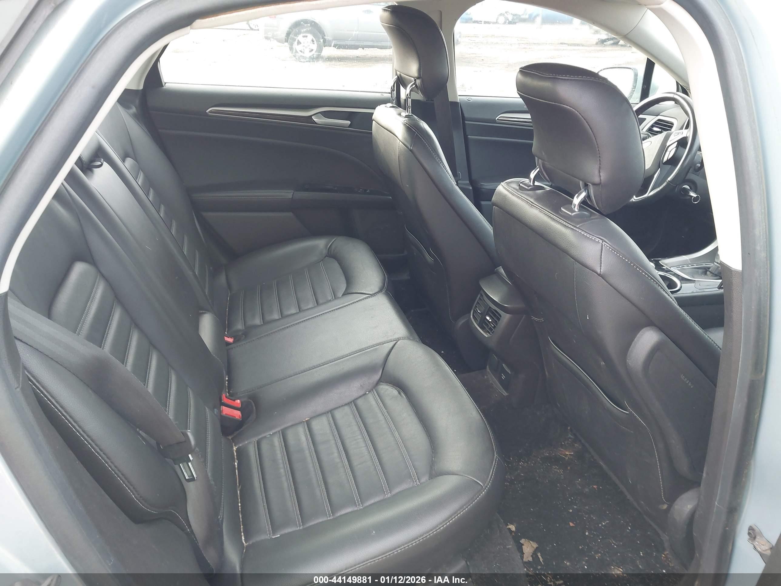 FORD FUSION image 8