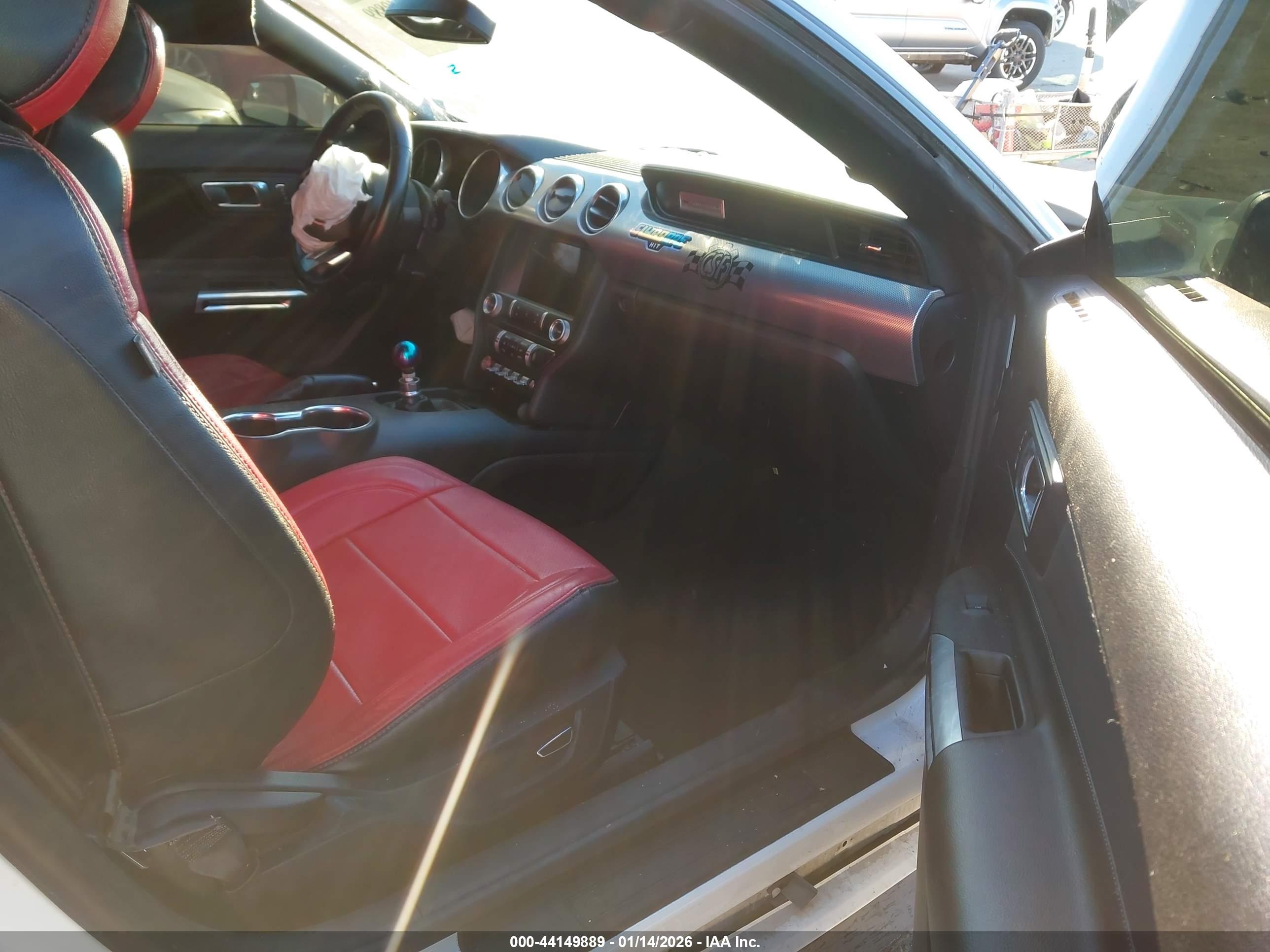 FORD MUSTANG image 5