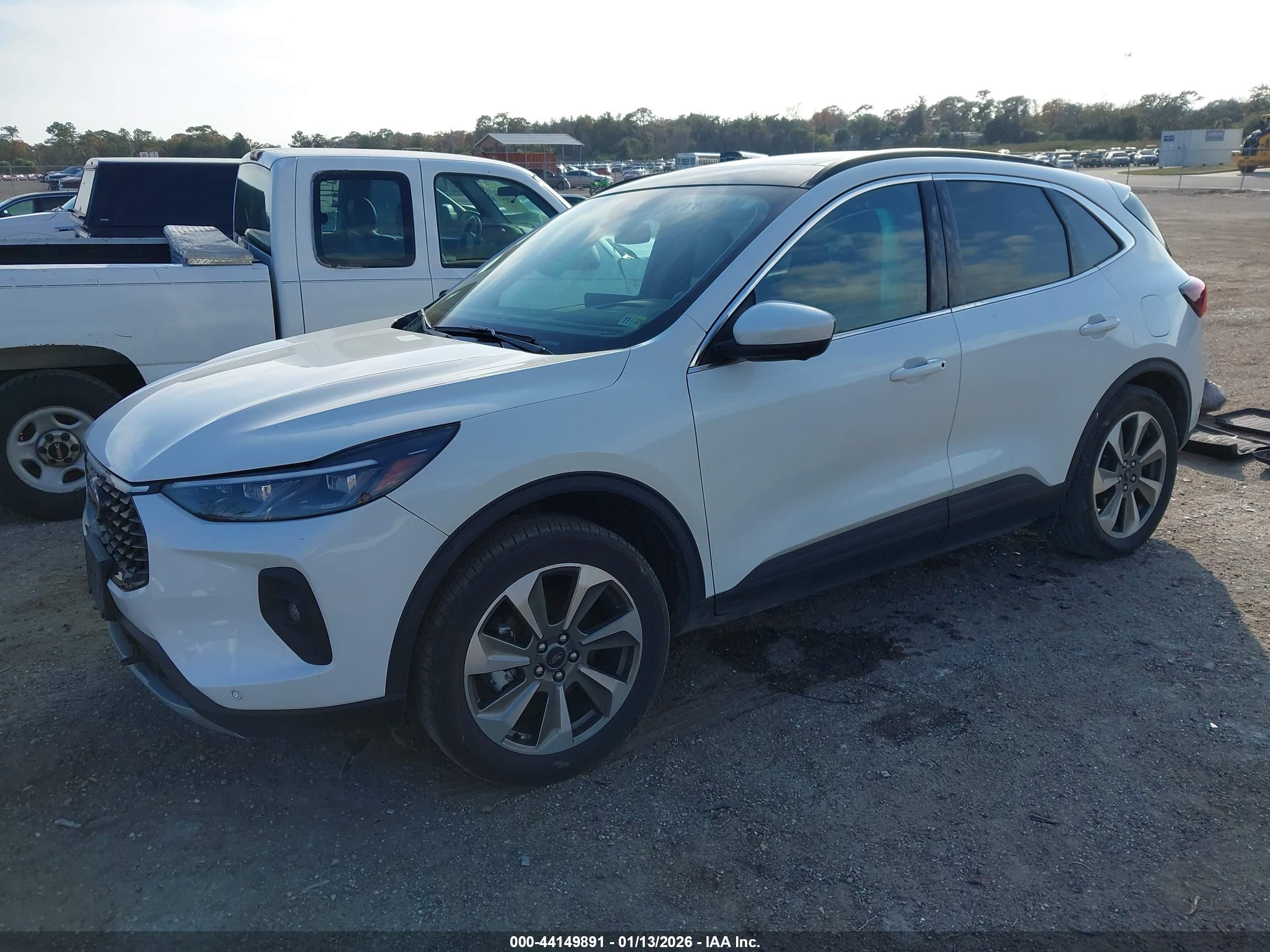 FORD ESCAPE image 2
