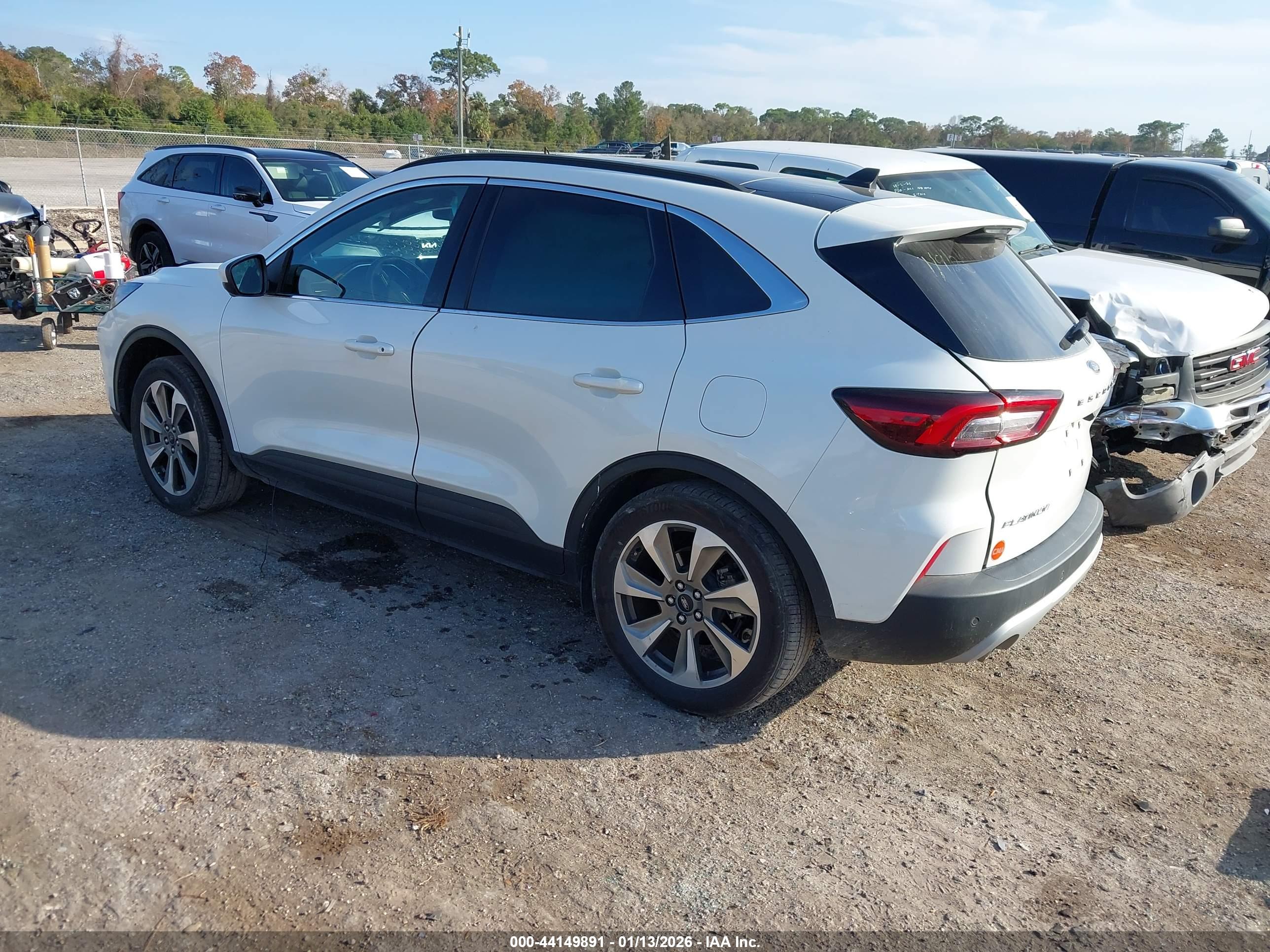 FORD ESCAPE image 3
