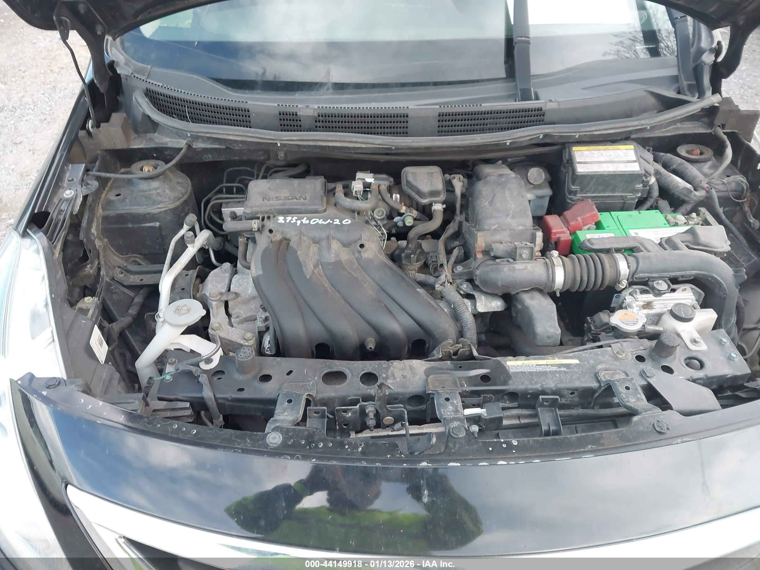 NISSAN VERSA image 10