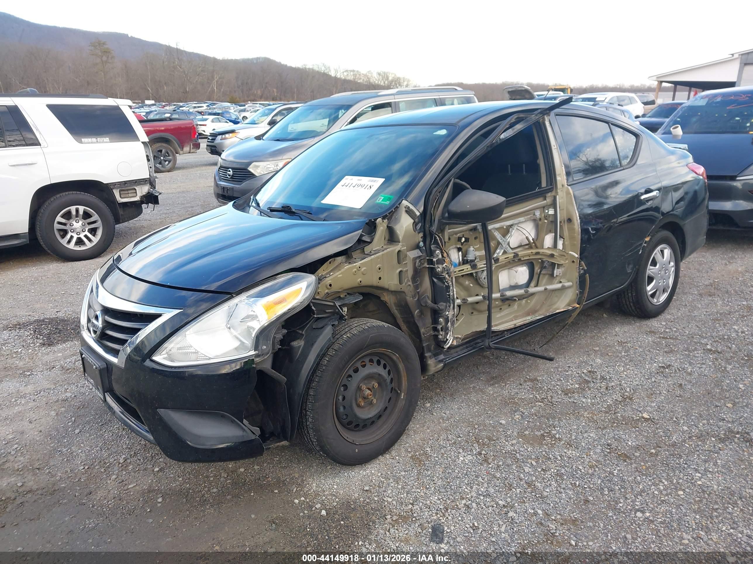 NISSAN VERSA image 2