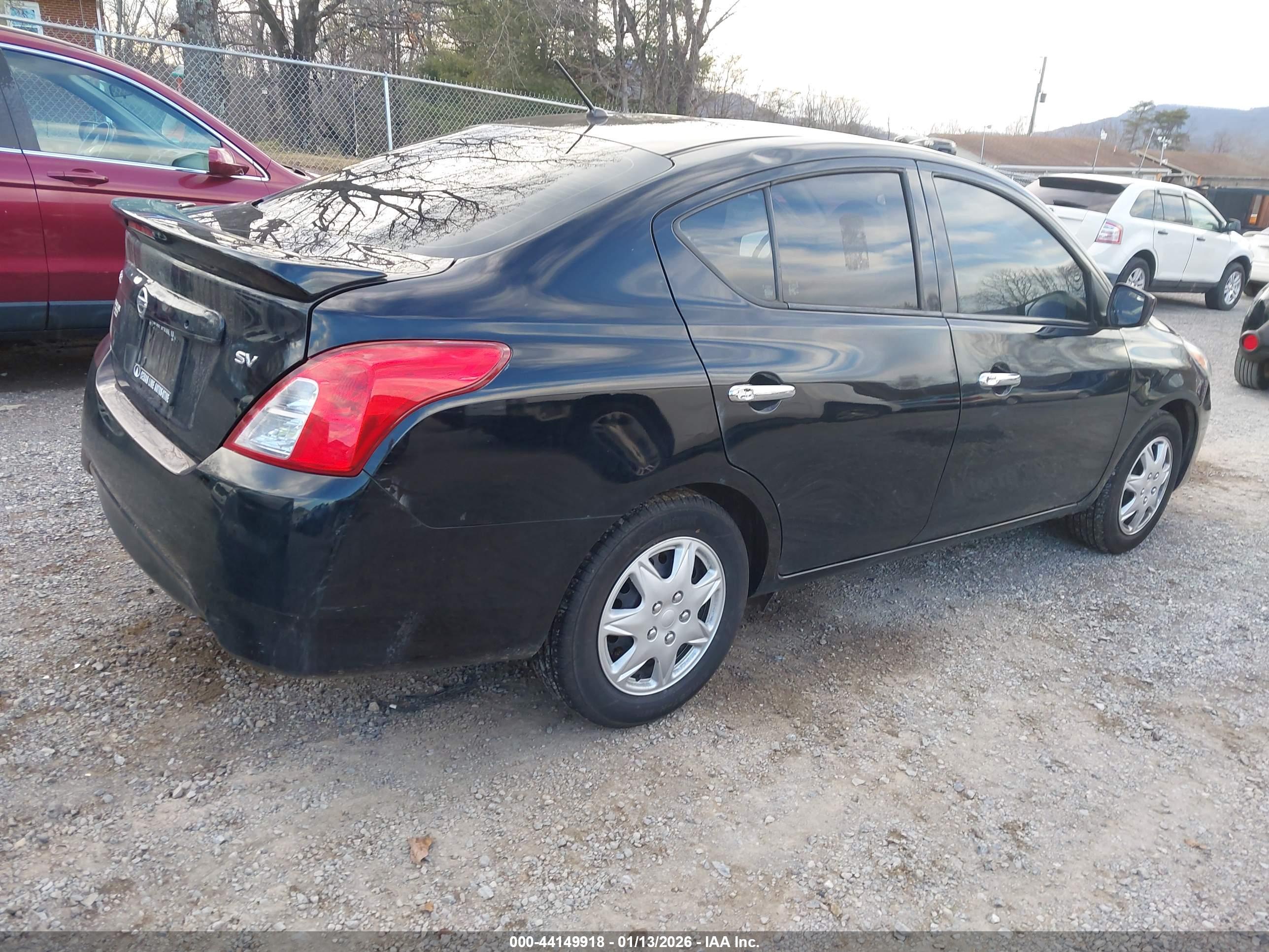 NISSAN VERSA image 4