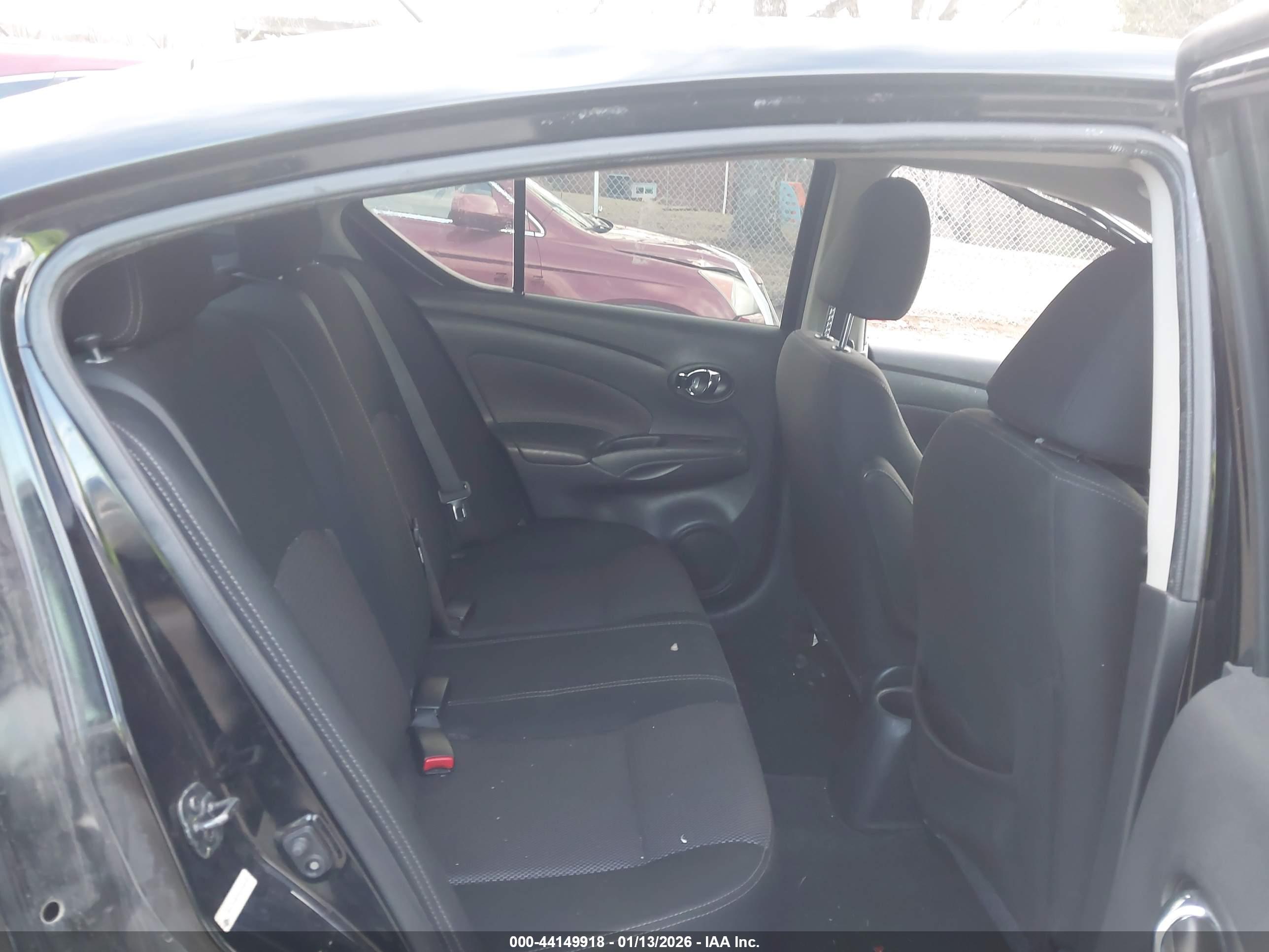 NISSAN VERSA image 8