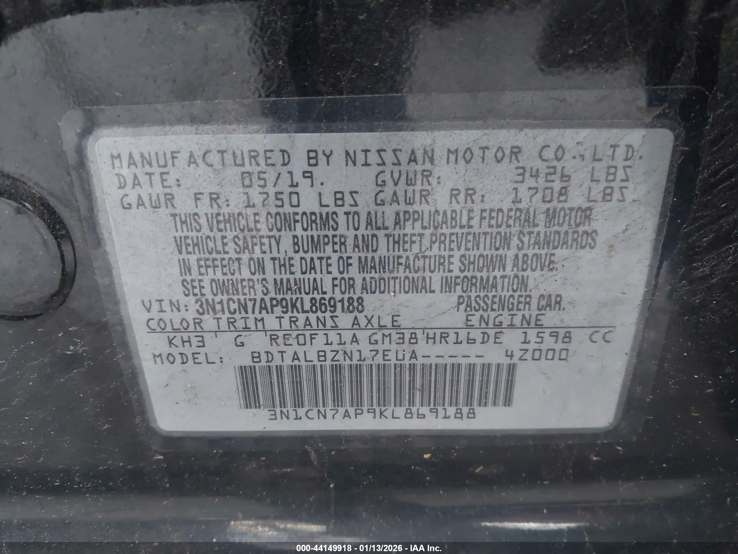 NISSAN VERSA image 9