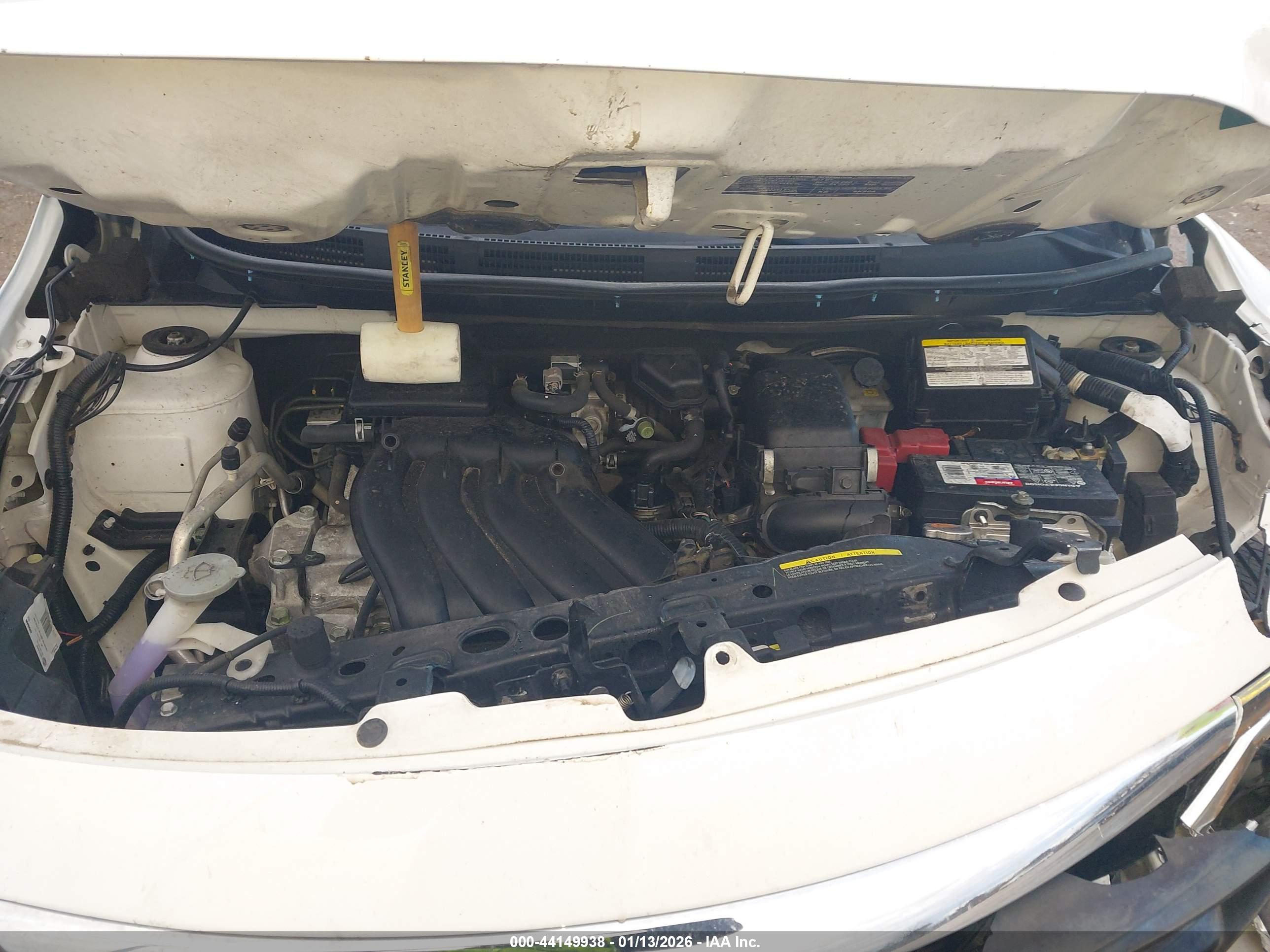 NISSAN VERSA image 10