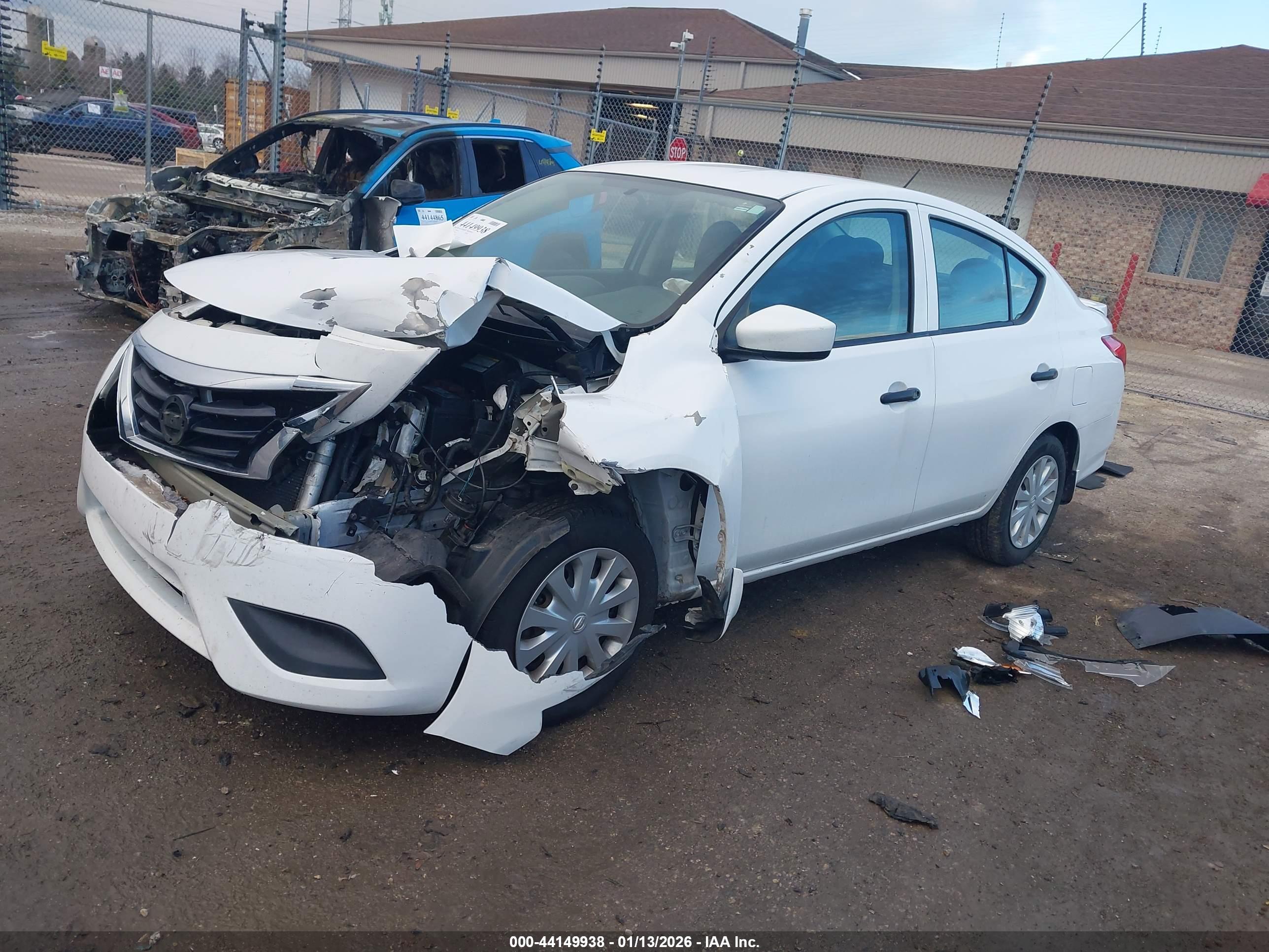 NISSAN VERSA image 2