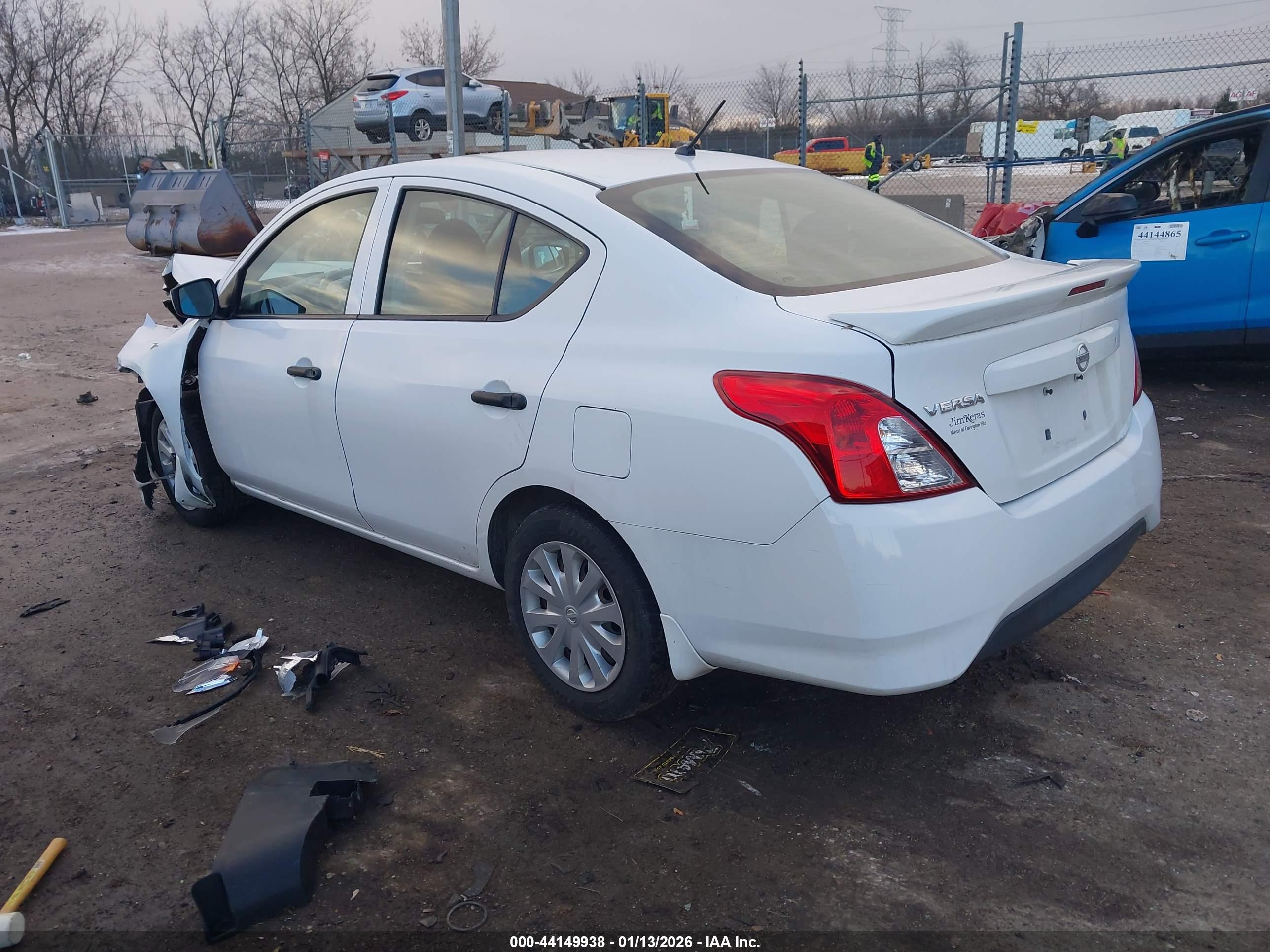 NISSAN VERSA image 3