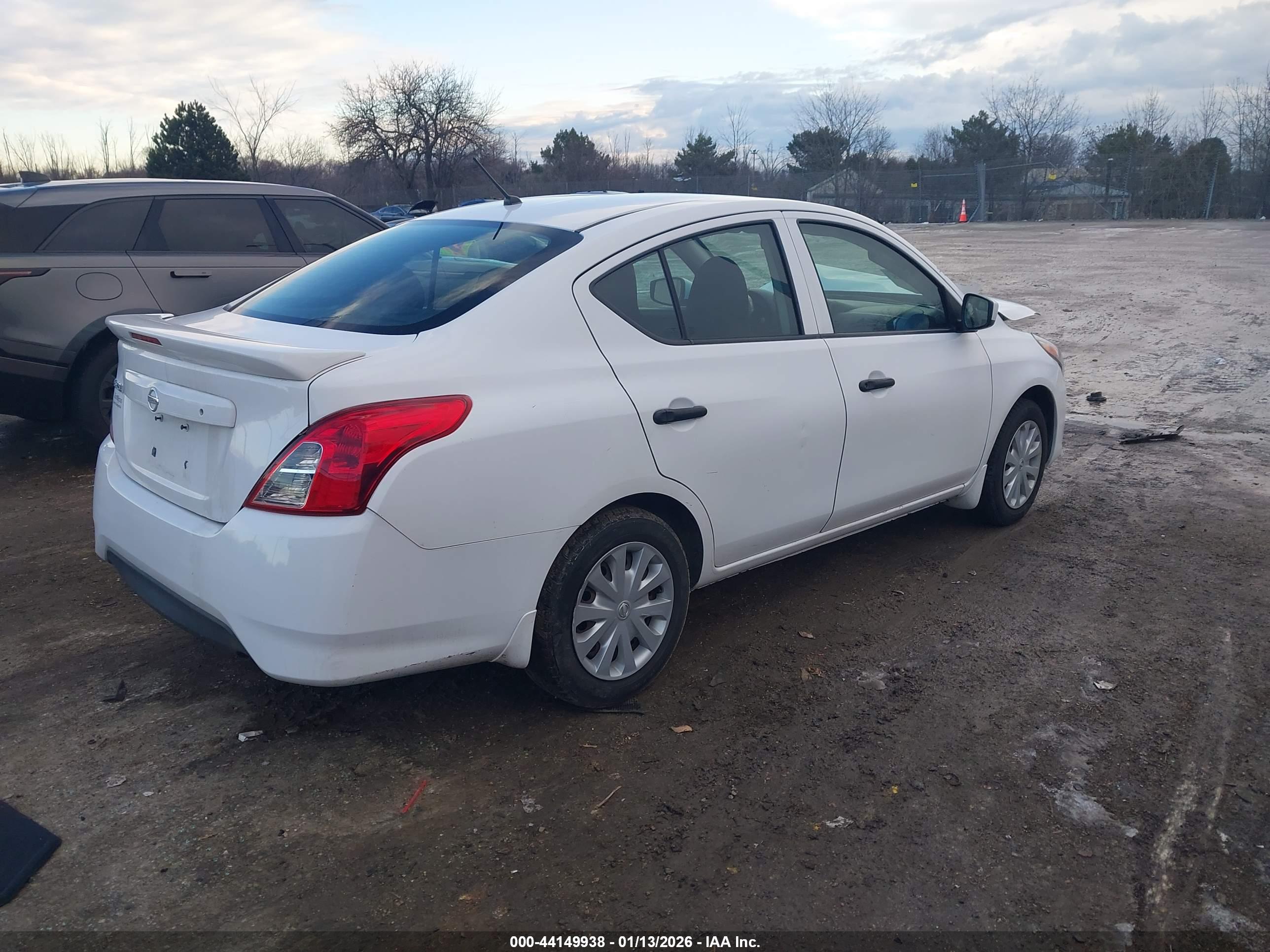NISSAN VERSA image 4