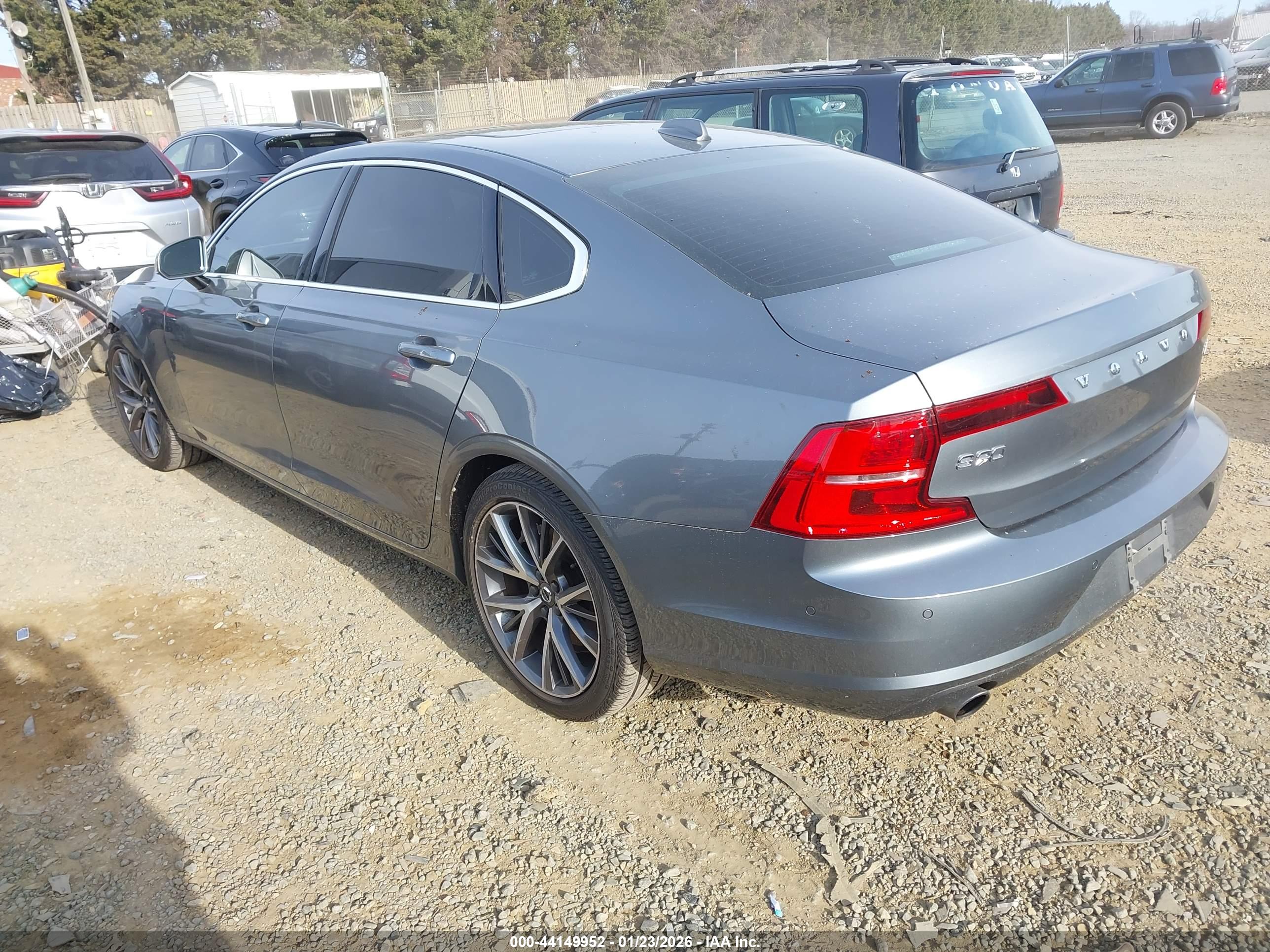 VOLVO S90 image 3