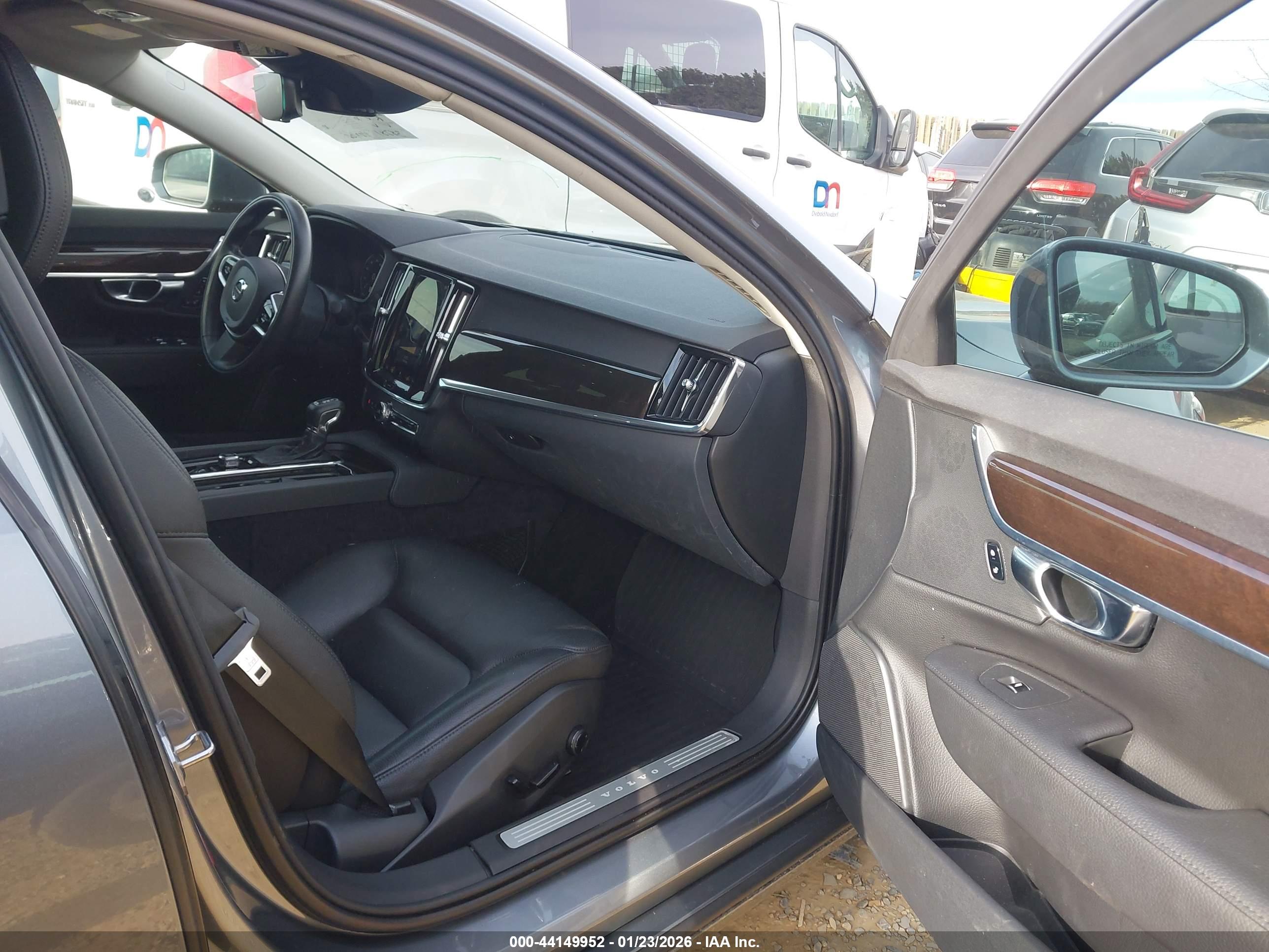 VOLVO S90 image 5