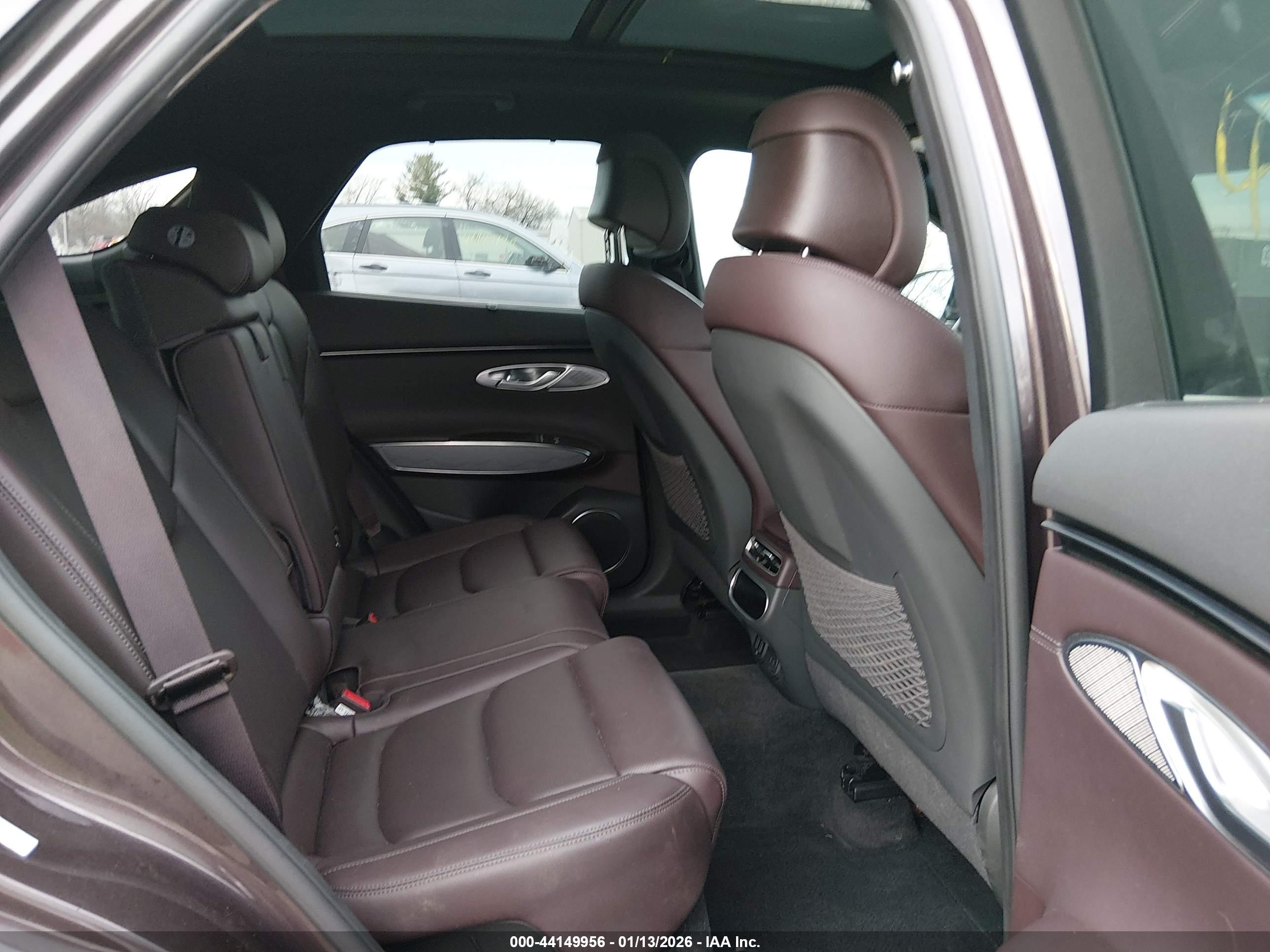 GENESIS GV70 image 8