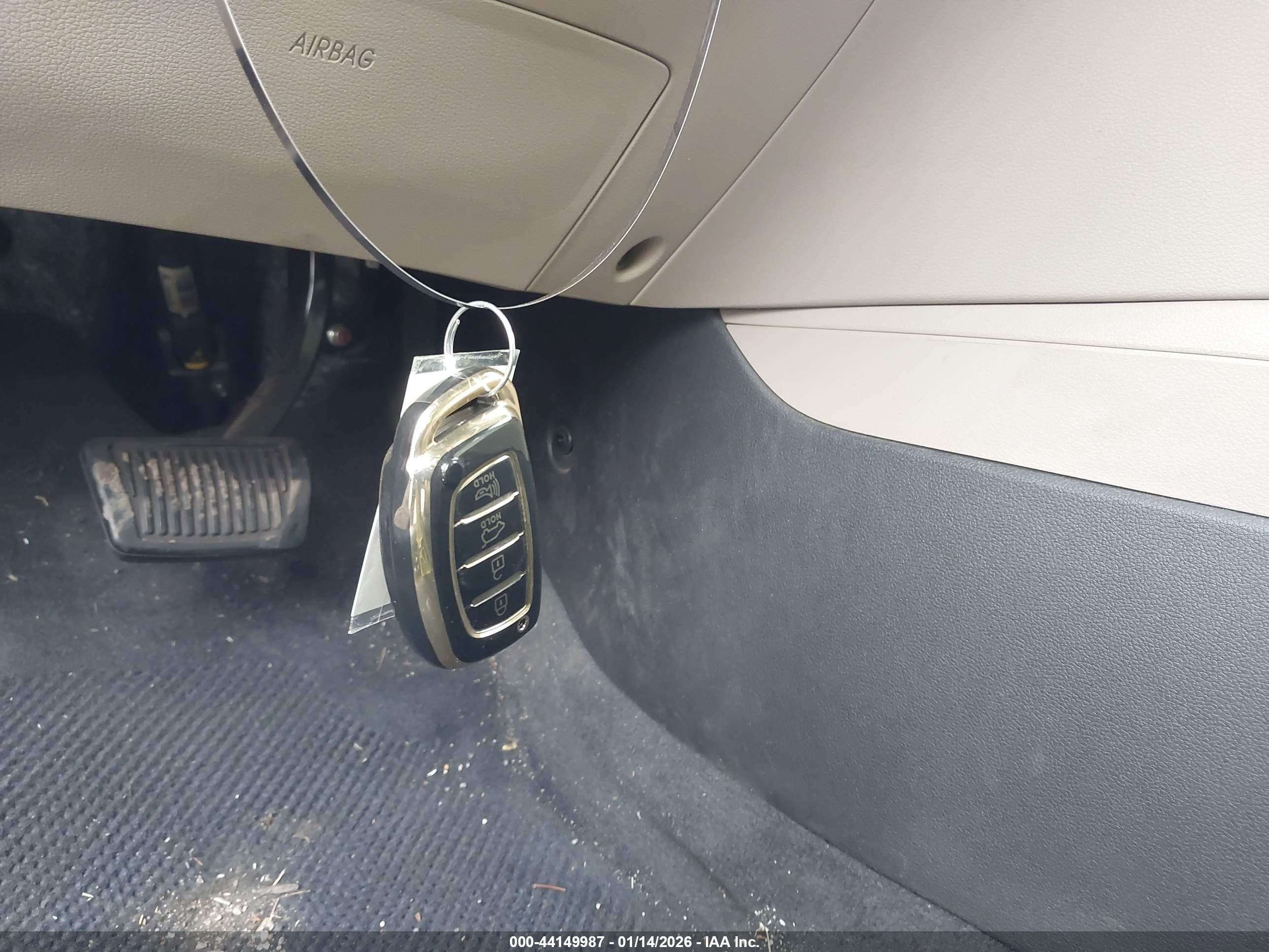 HYUNDAI ELANTRA image 11