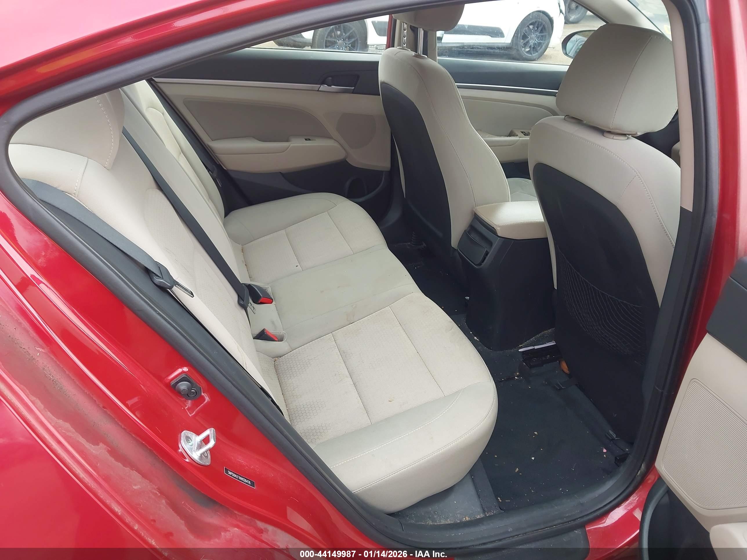 HYUNDAI ELANTRA image 8