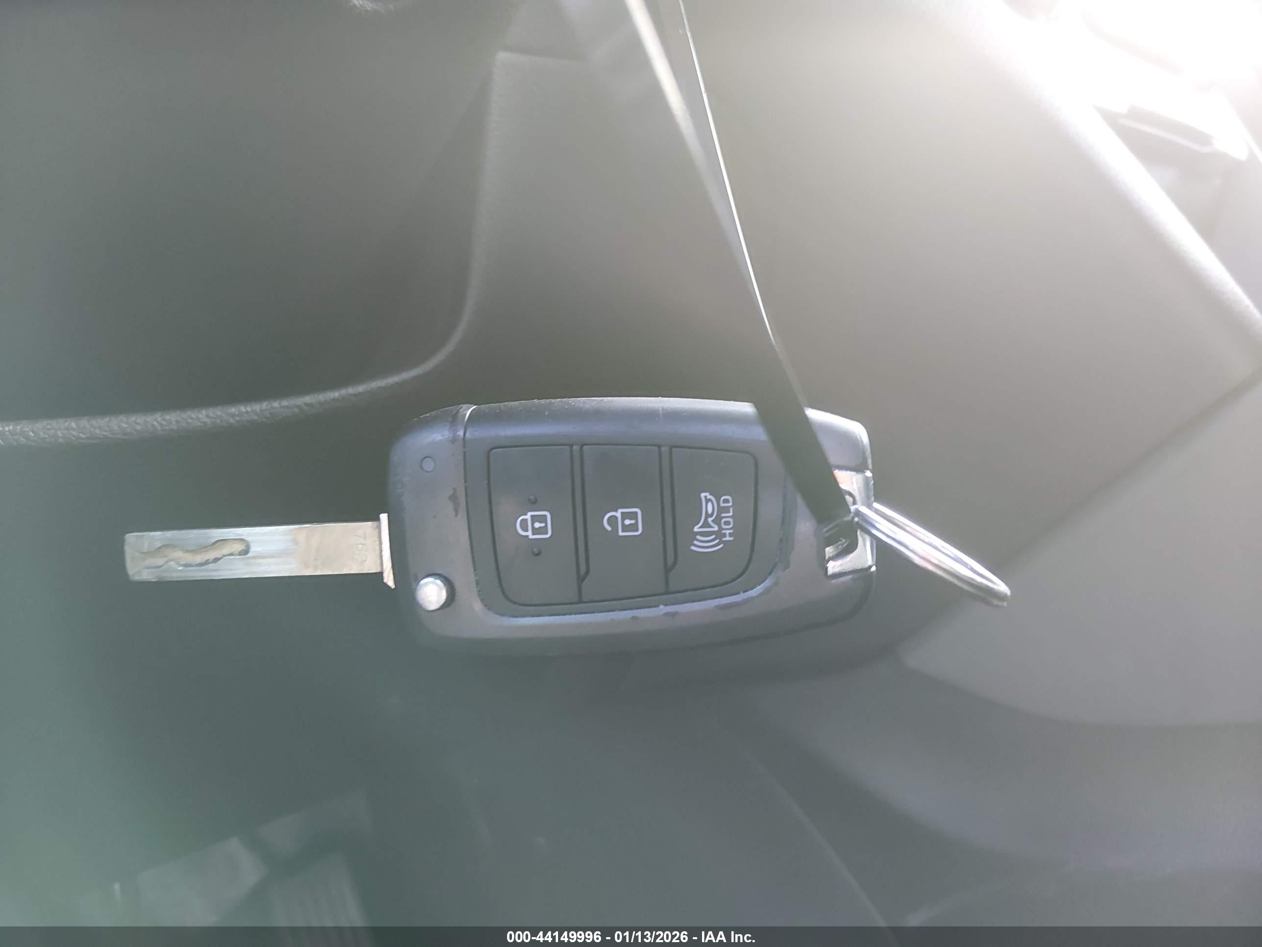 HYUNDAI SANTA image 11