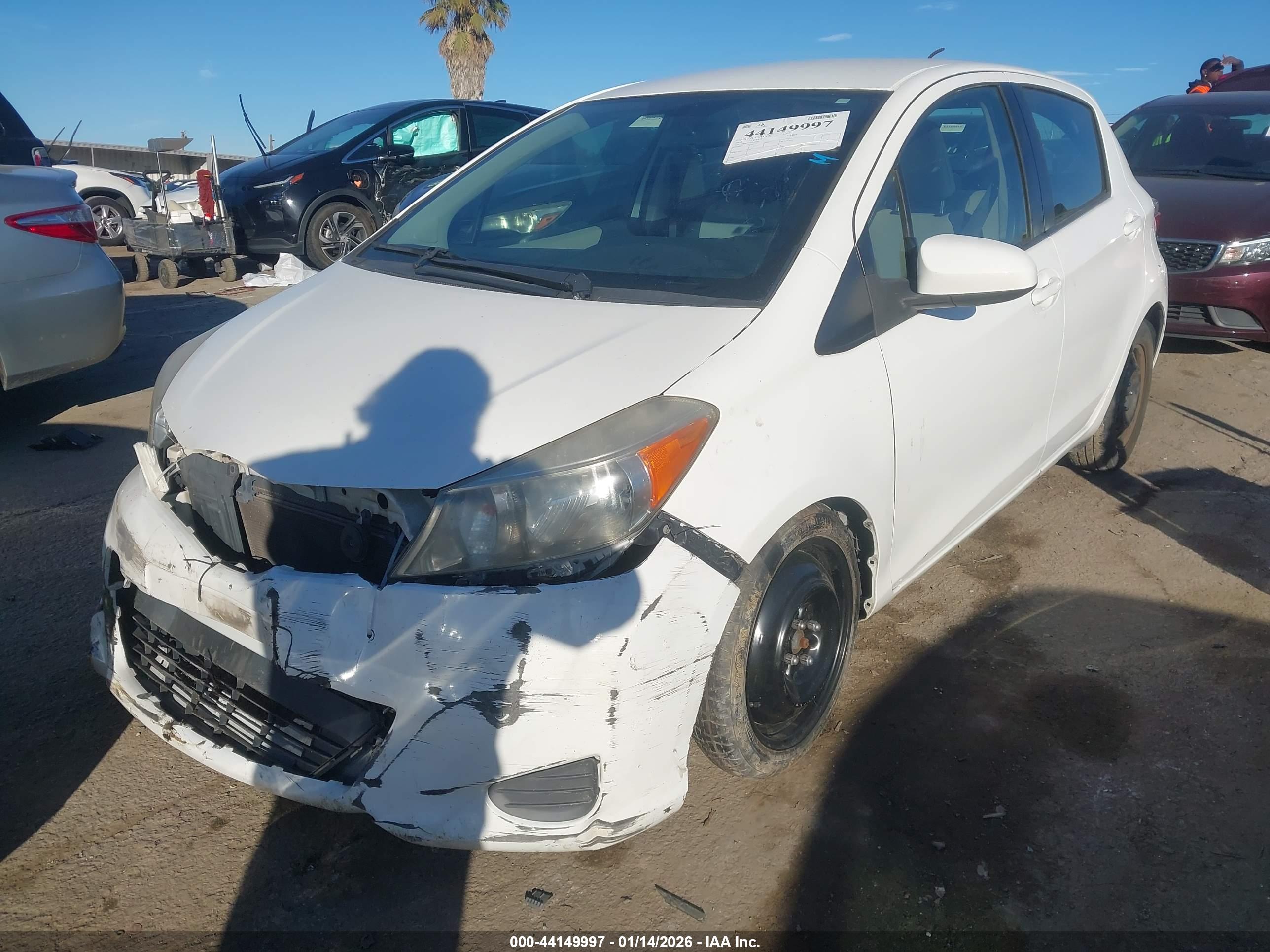 TOYOTA YARIS image 2
