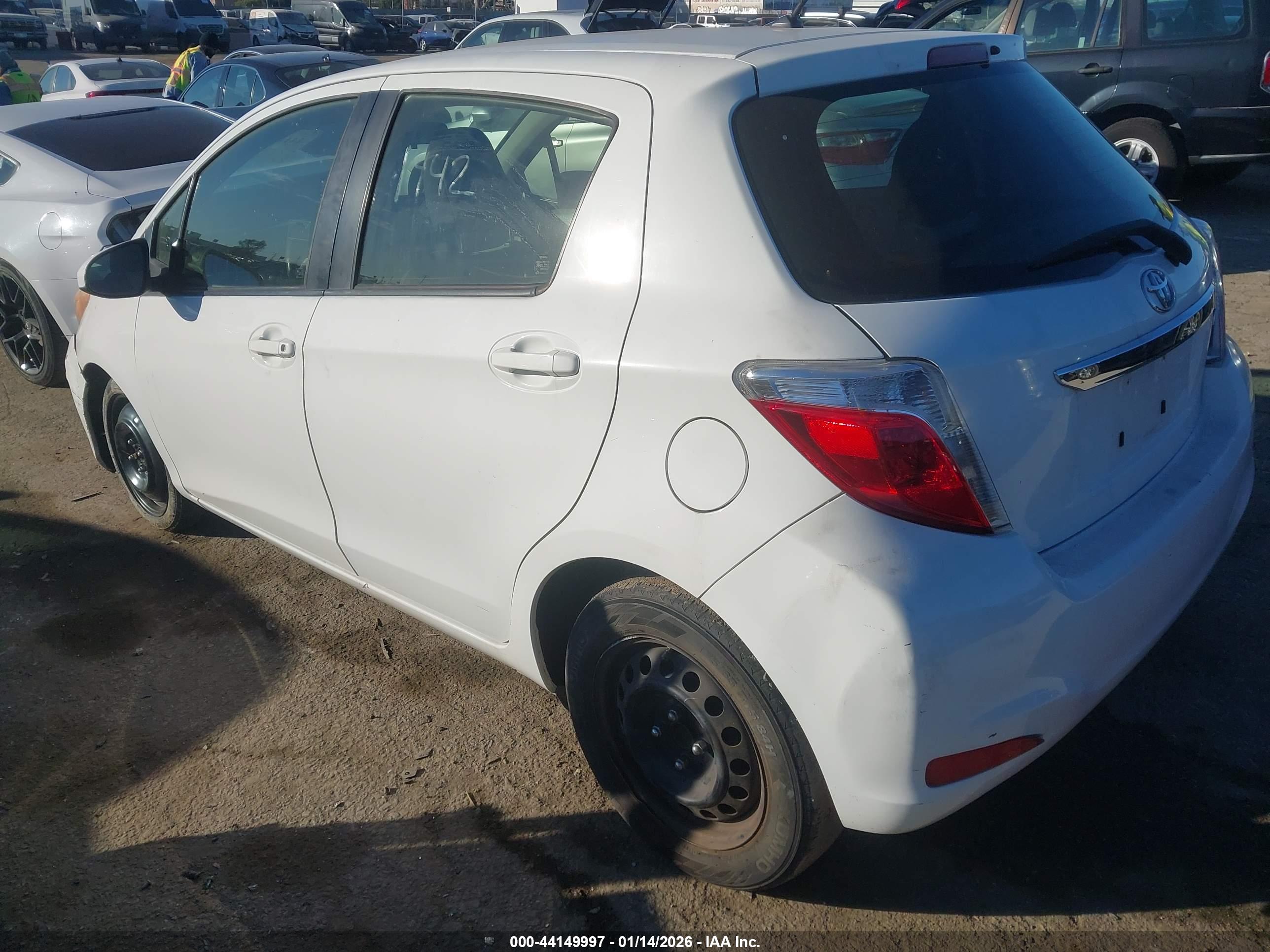 TOYOTA YARIS image 3