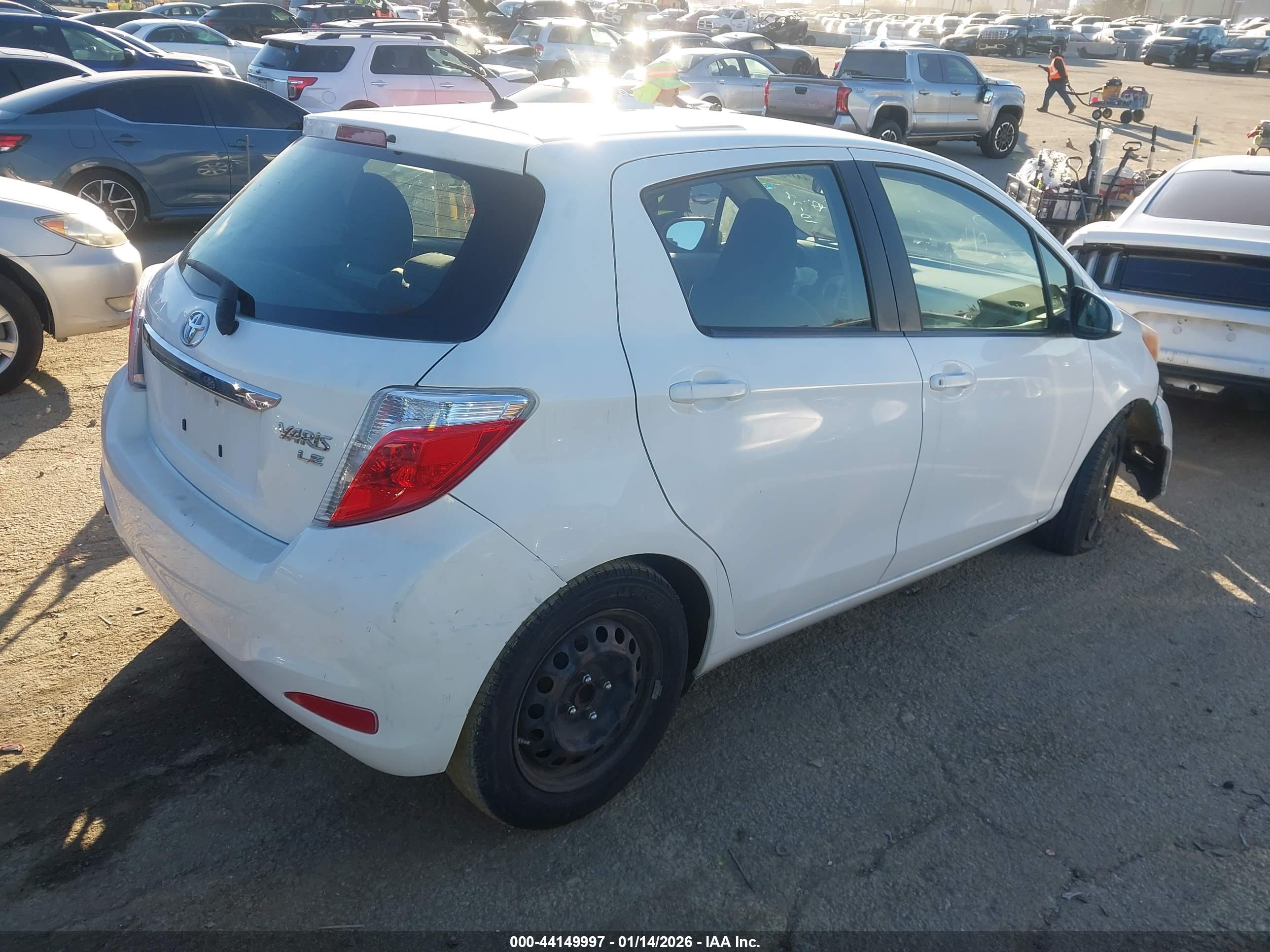 TOYOTA YARIS image 4