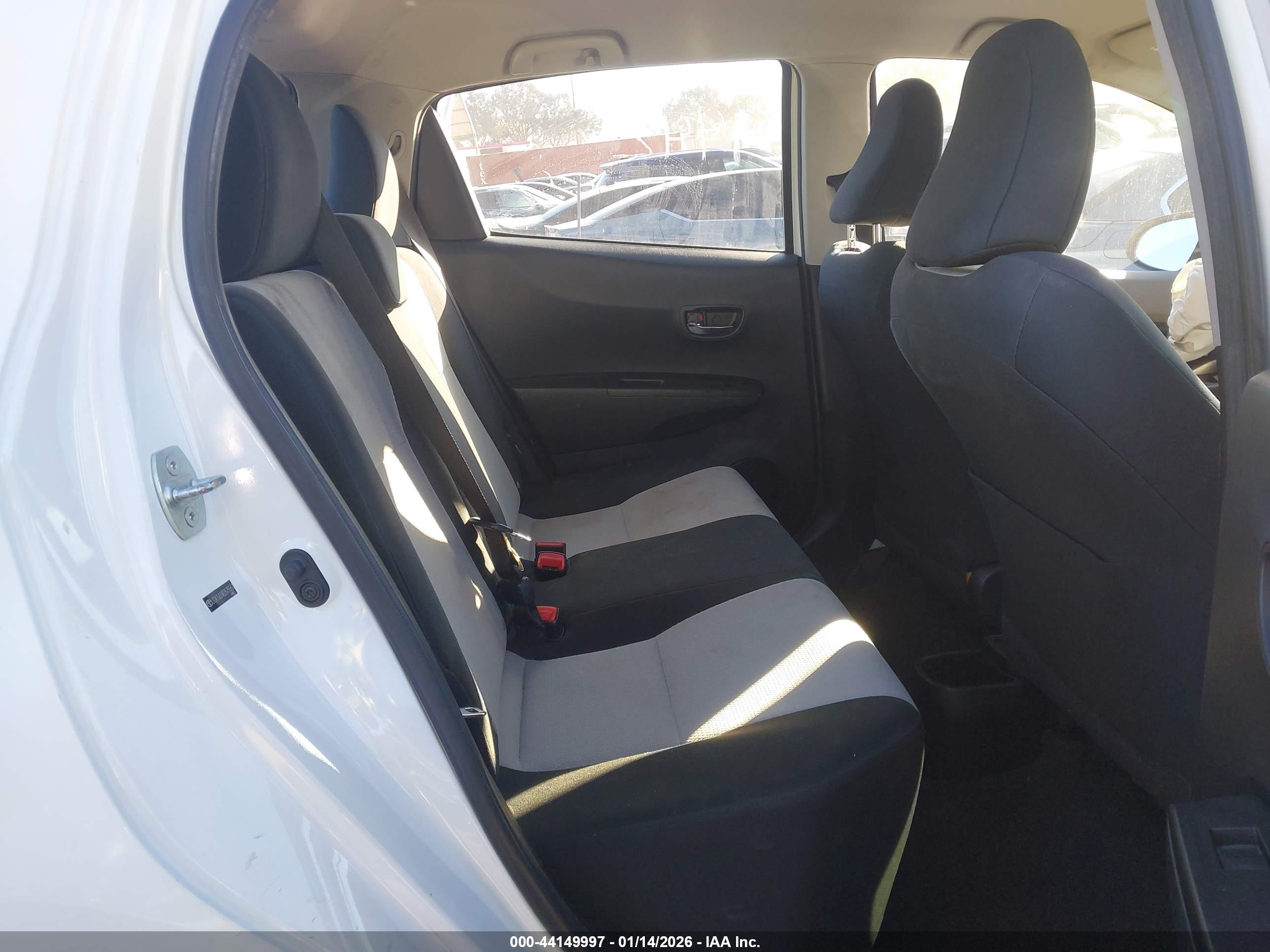 TOYOTA YARIS image 8