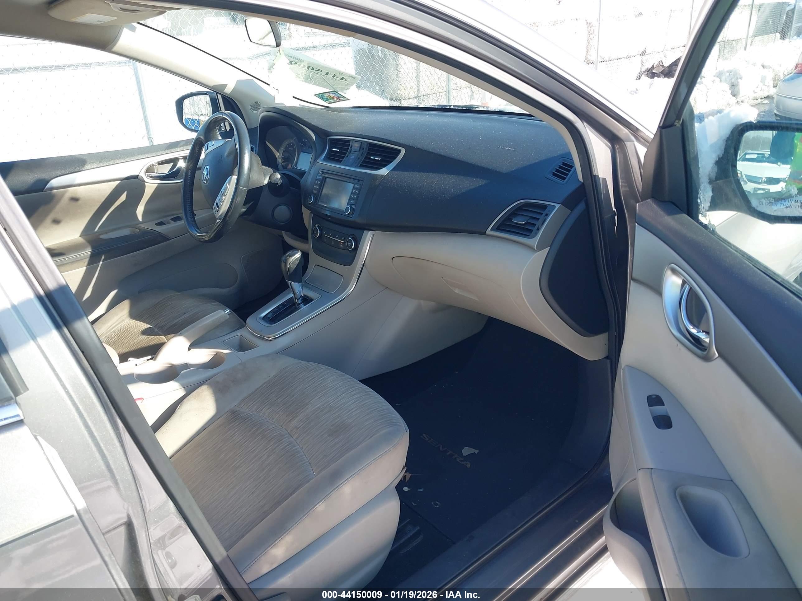NISSAN SENTRA image 5