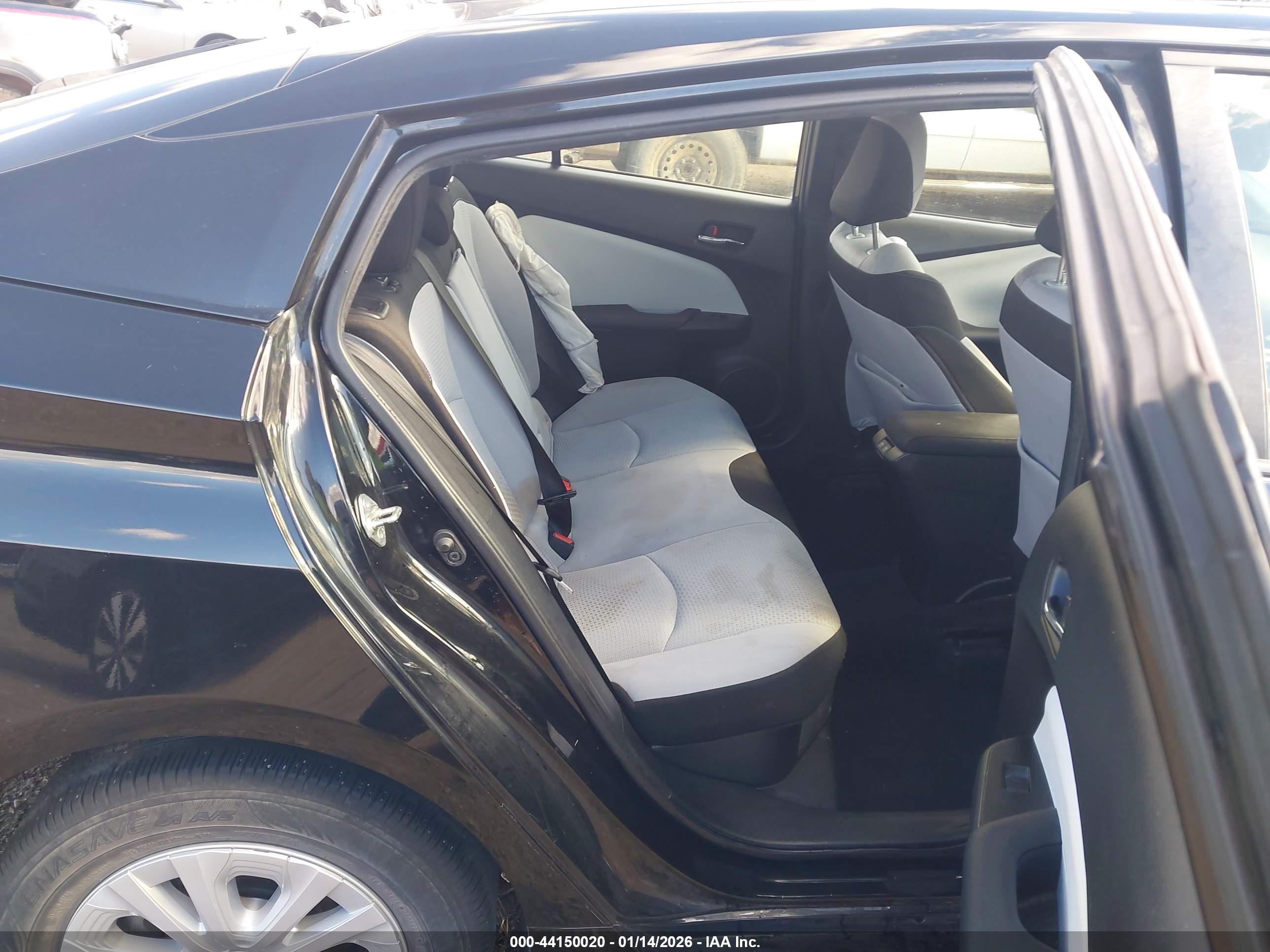 TOYOTA PRIUS image 8