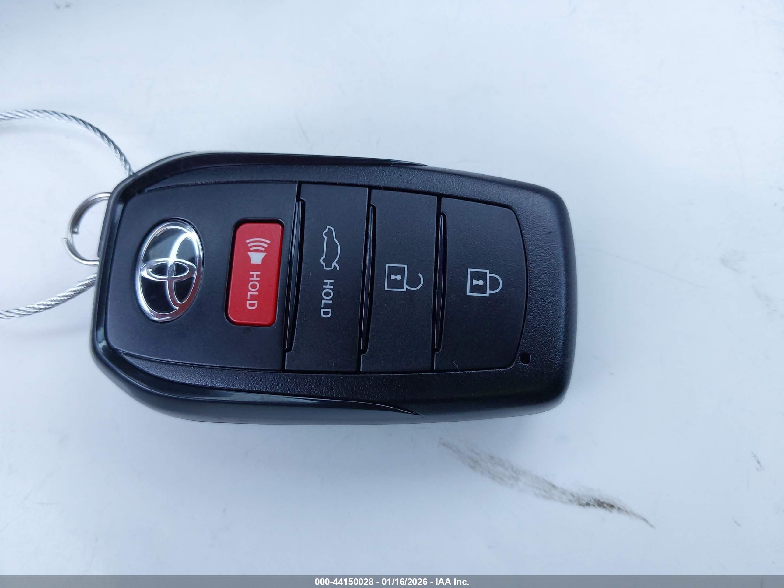 TOYOTA CAMRY image 11