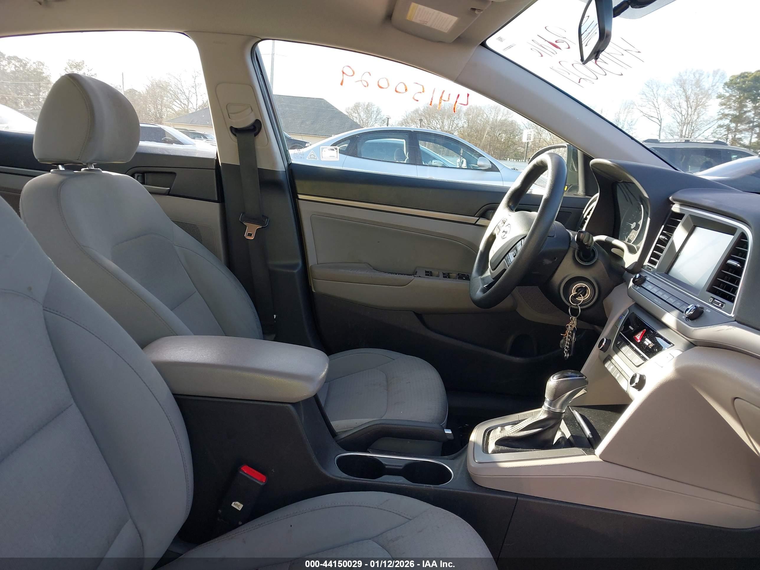 HYUNDAI ELANTRA image 5