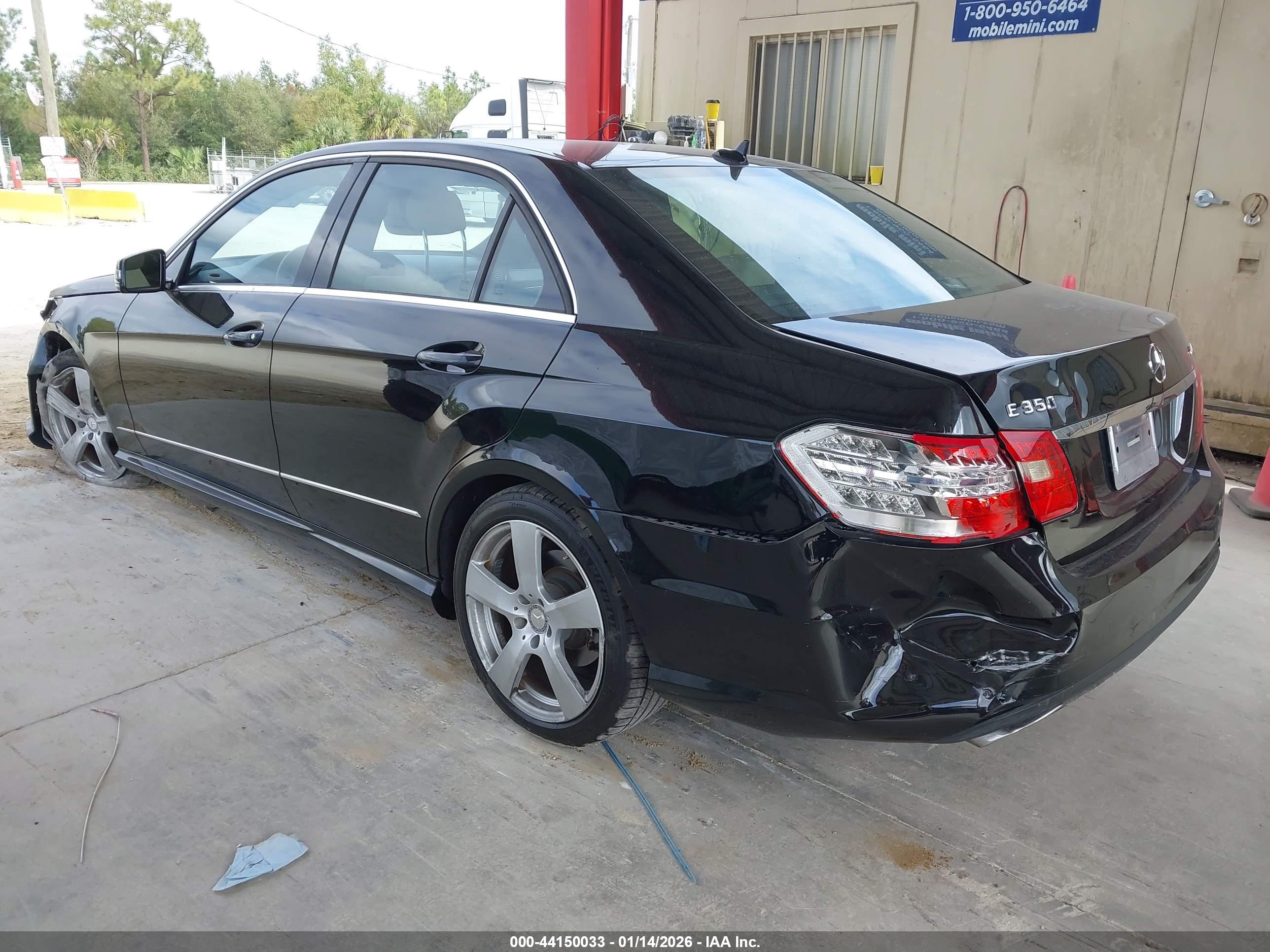 MERCEDES-BENZ E image 3