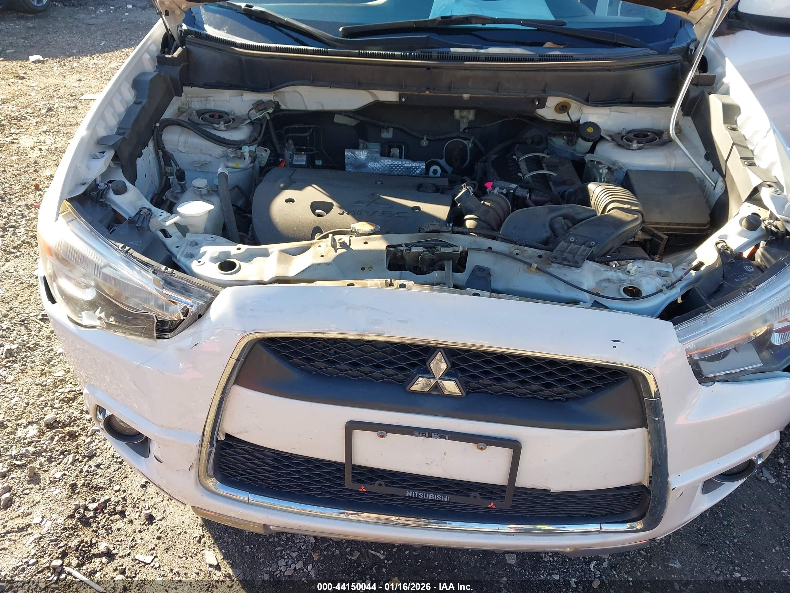 MITSUBISHI OUTLANDER image 10